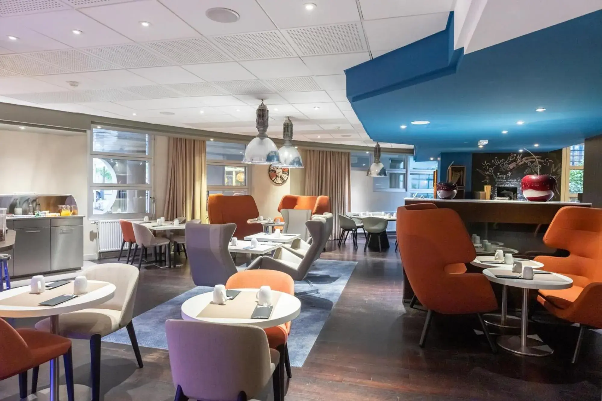 Lounge or bar, Restaurant/Places to Eat in Mercure Paris Massy Gare TGV
