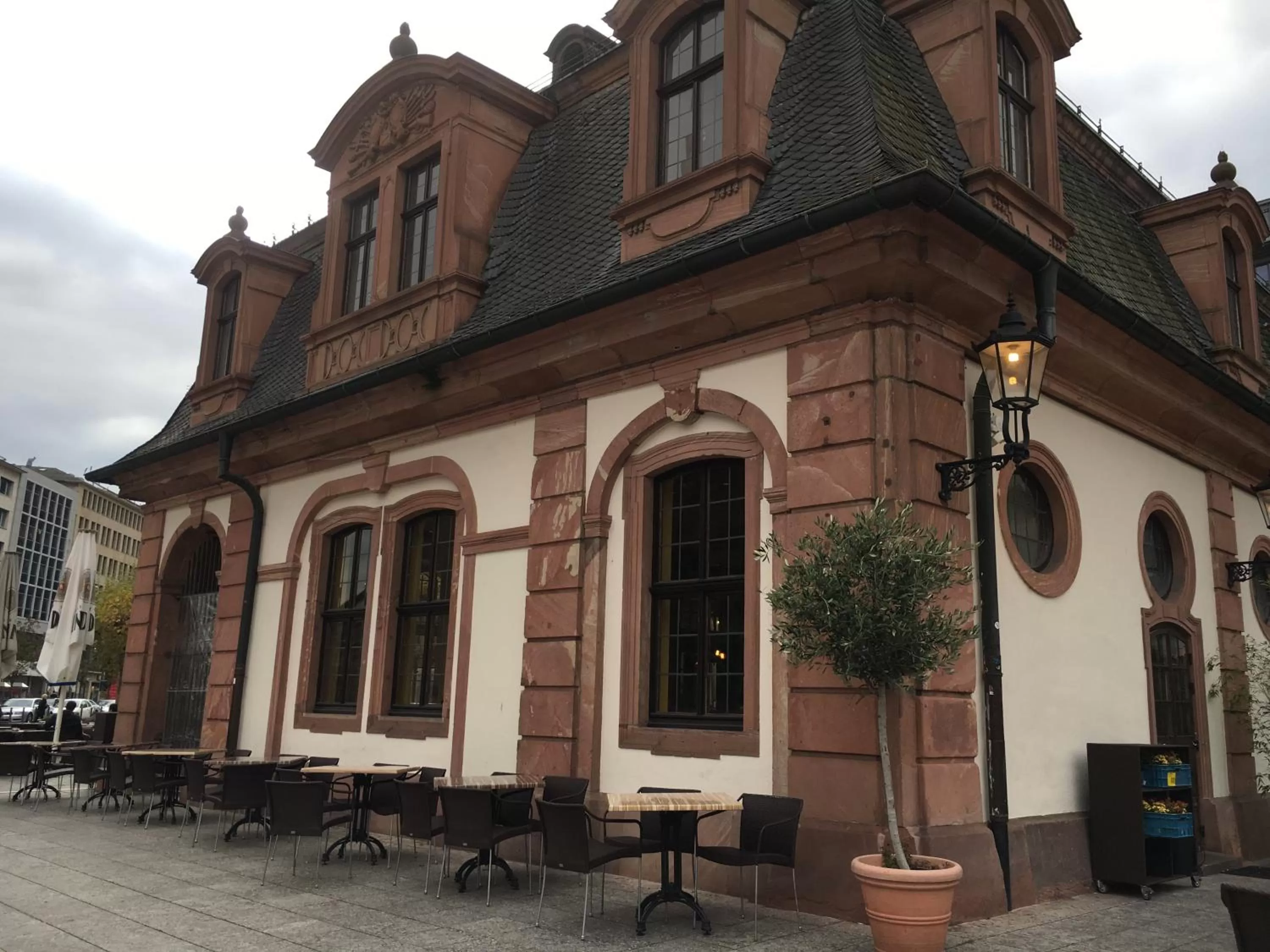 Nearby landmark, Property Building in Moderne Wohnung im Rhein-Main-Gebiet