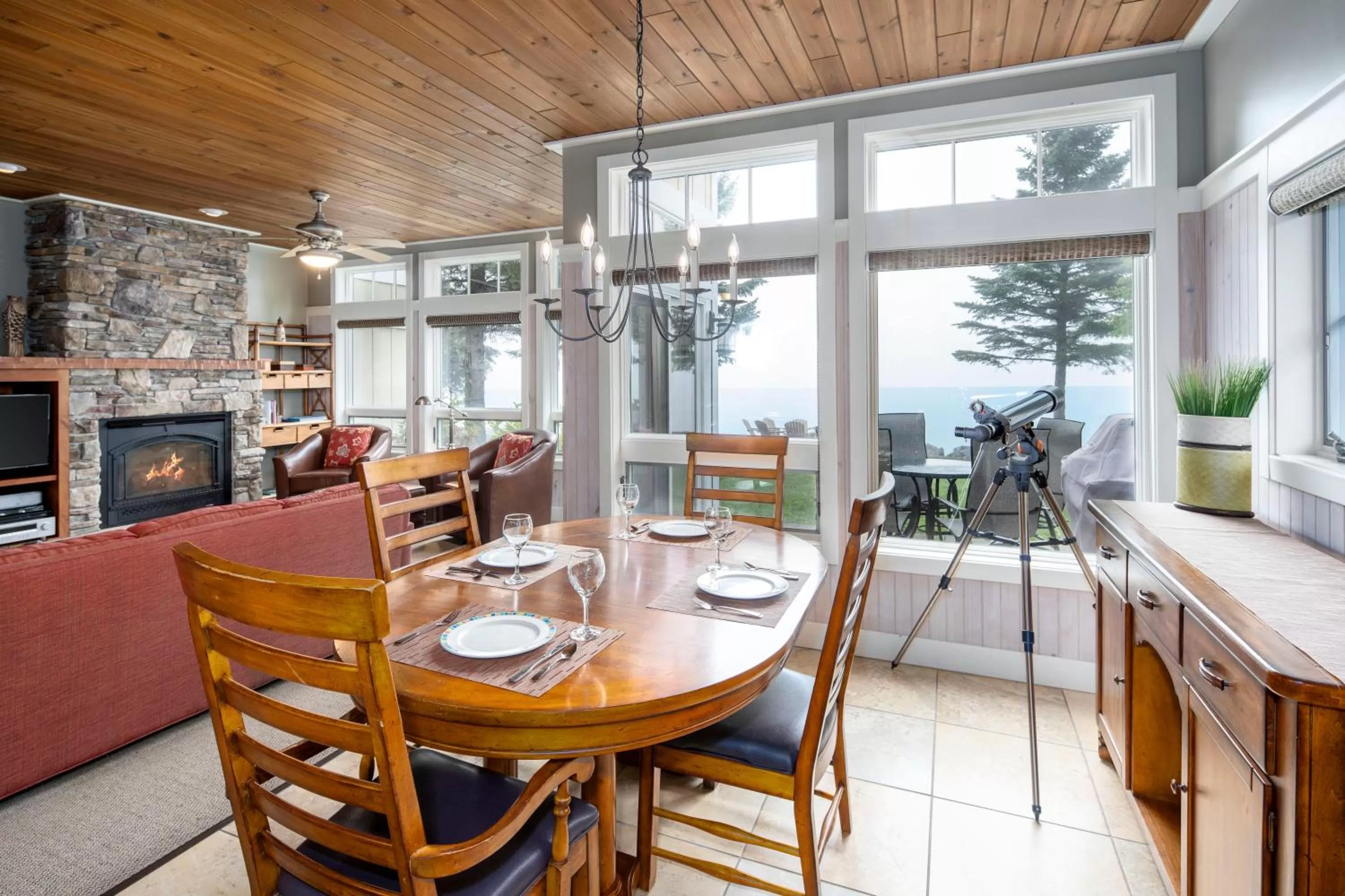 Dining area, Restaurant/Places to Eat in Larsmont Cottages