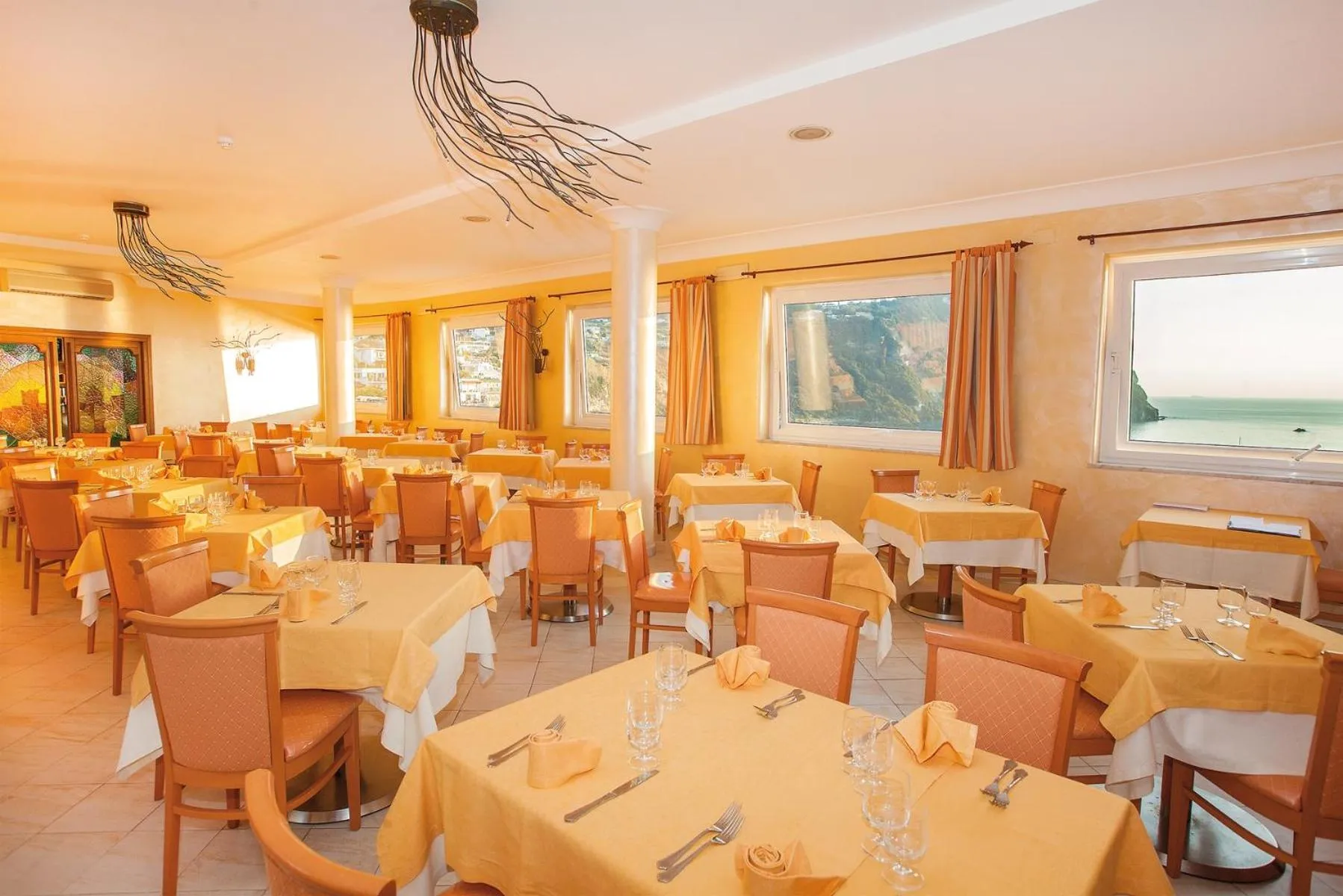 Restaurant/places to eat in Hotel Capizzo