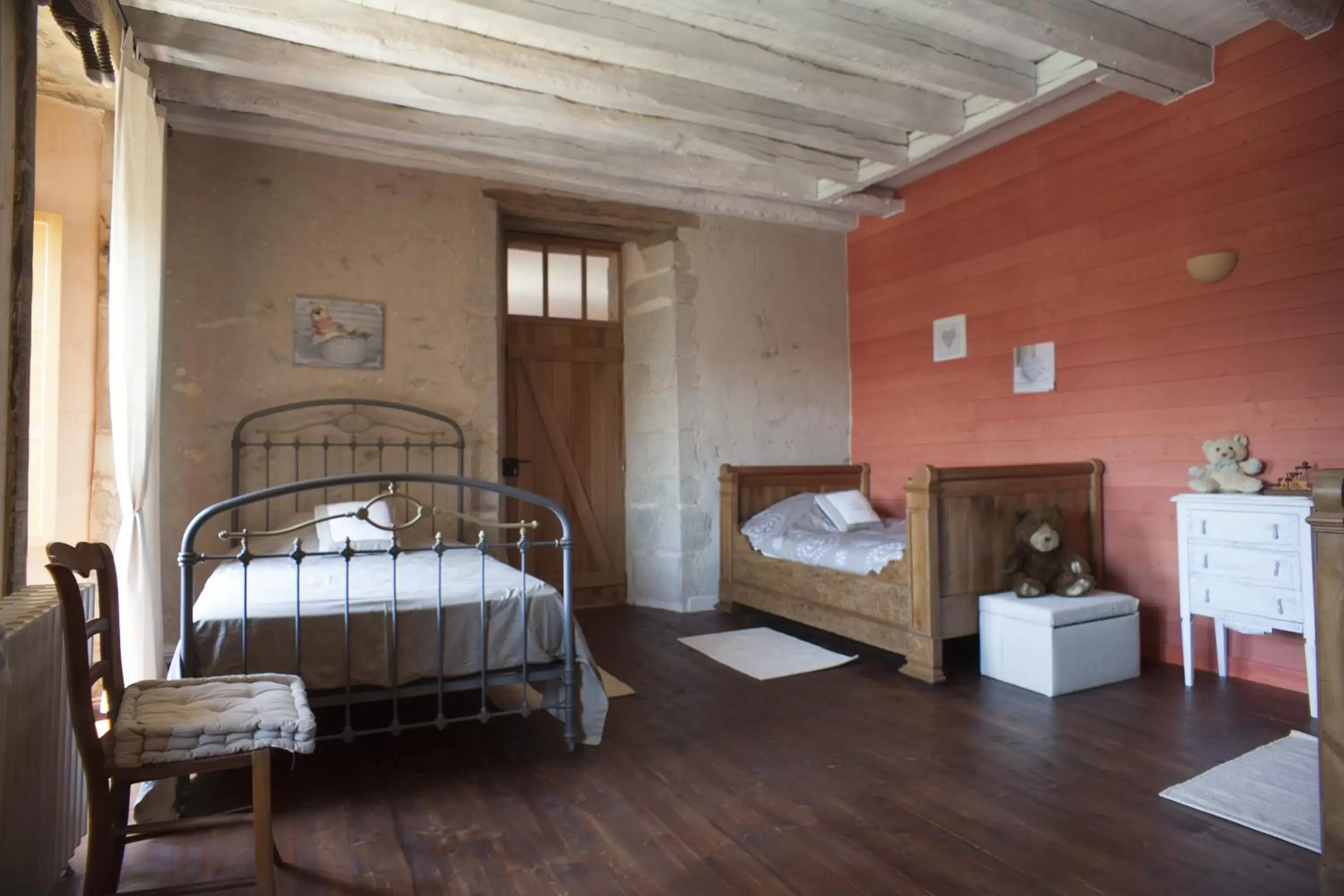 Photo of the whole room, Bed in Logis de Riparfonds