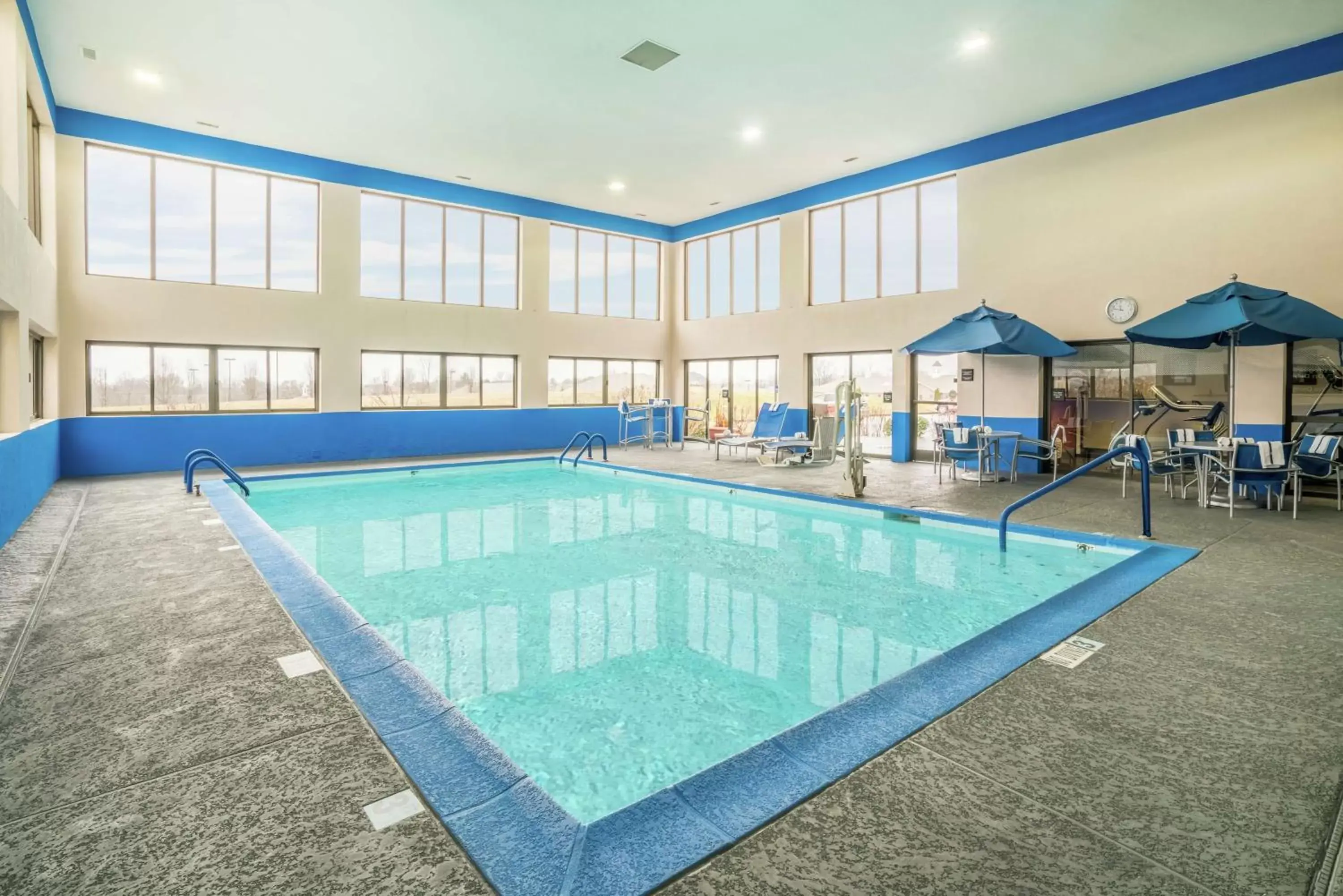 Pool view, Swimming Pool in Hampton Inn Bardstown