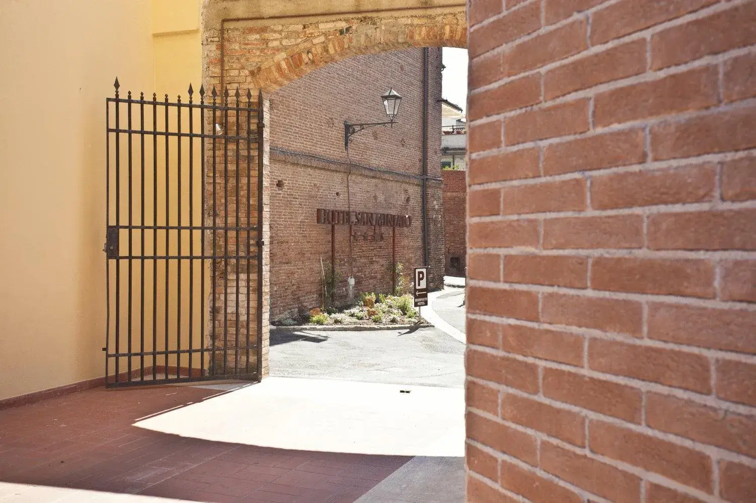 Facade/entrance in Hotel San Miniato