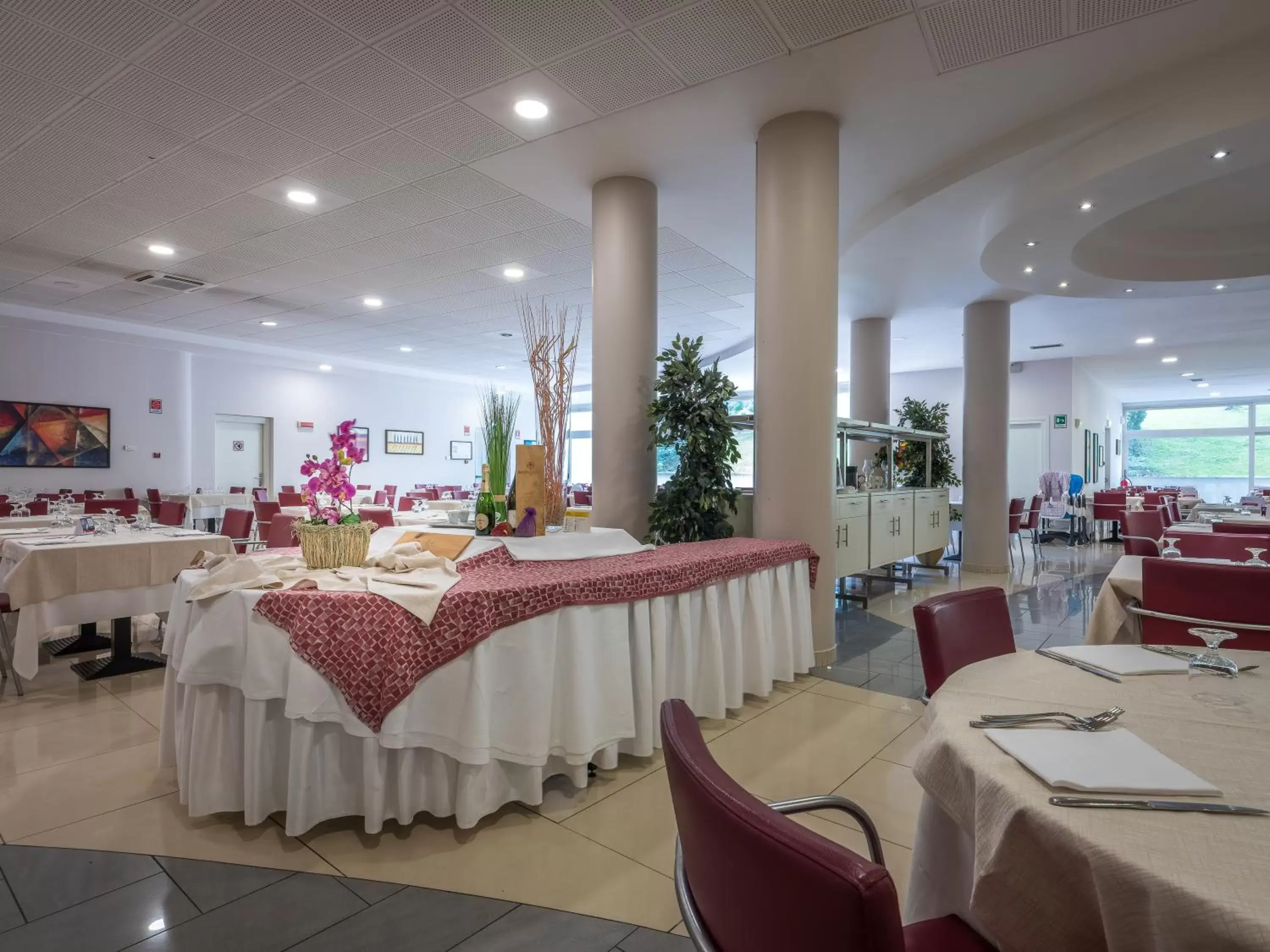 Restaurant/Places to Eat in Parc Hotel