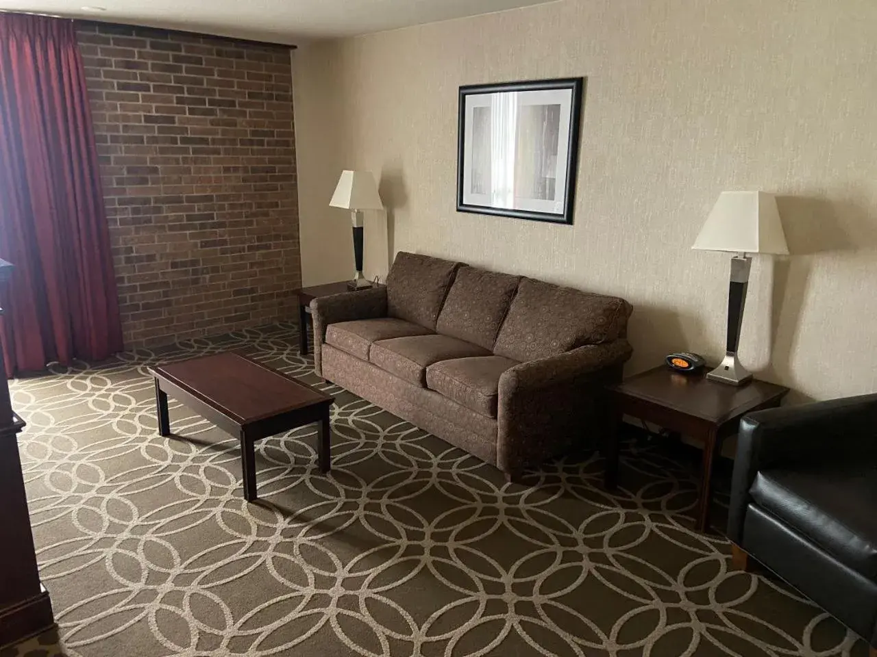Living room, Seating Area in Hotel Lotus Kansas City Merriam