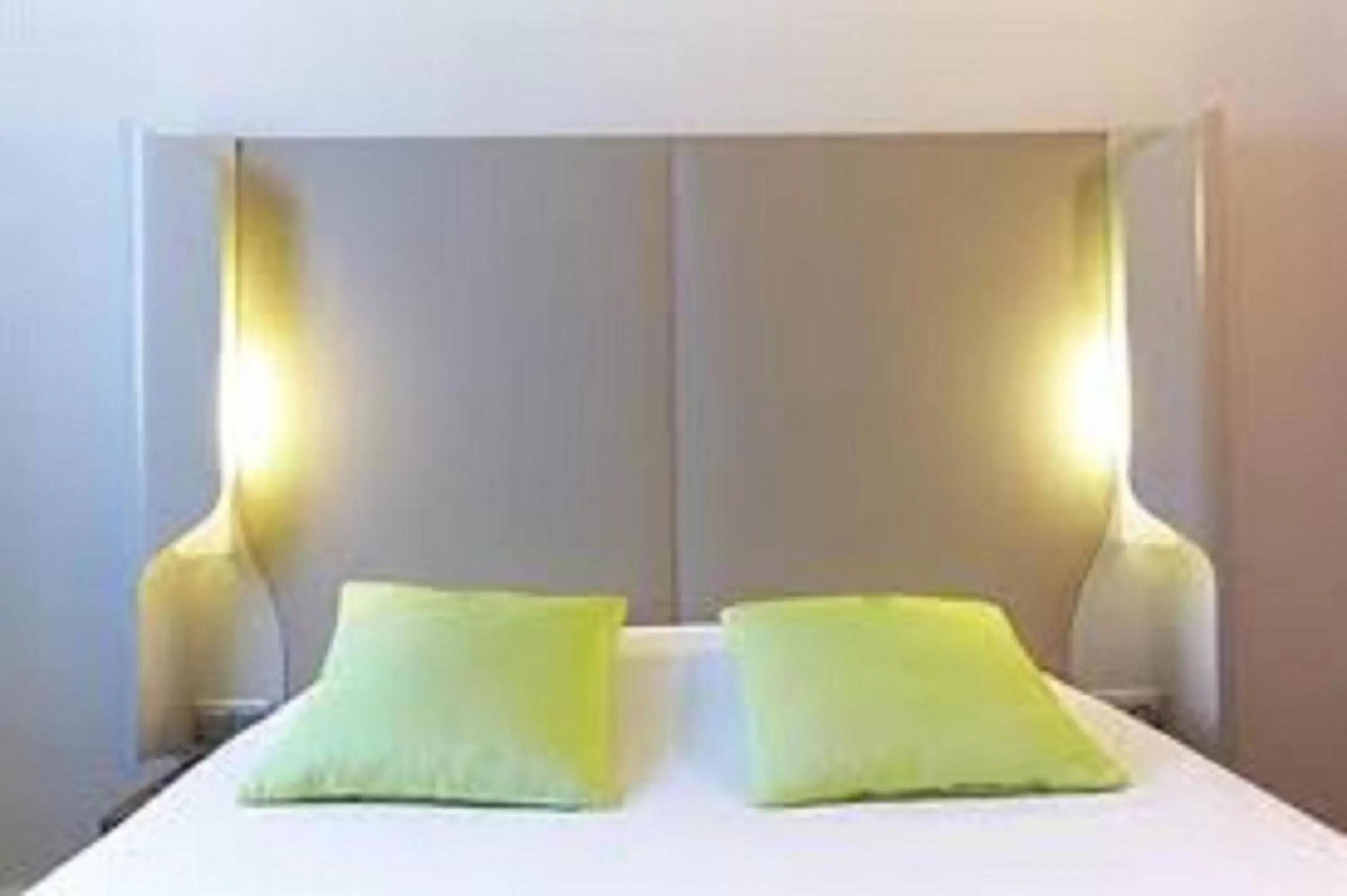 Bed in Campanile Bordeaux Sud Hopital Haut Leveque - Pessac