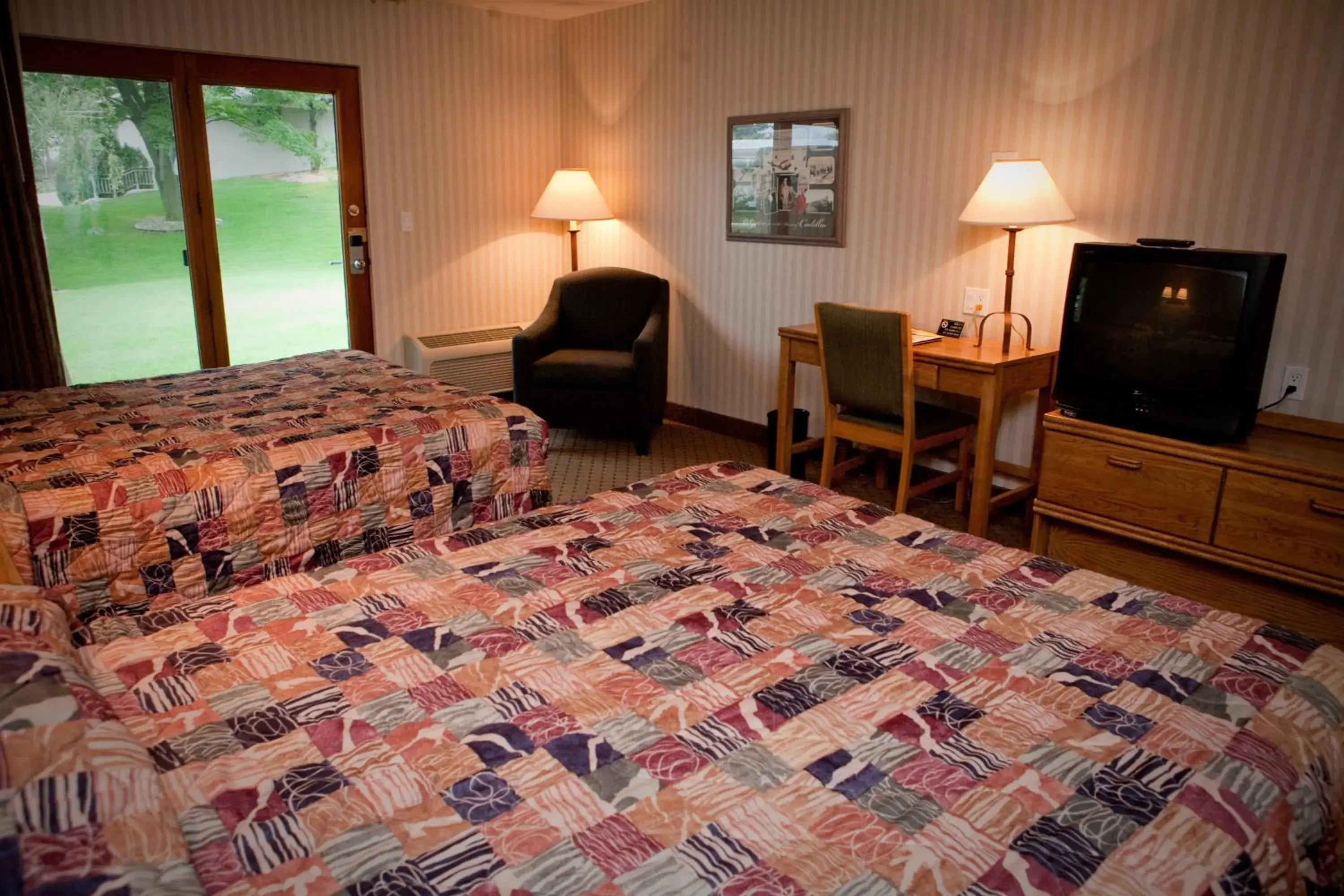 Double Room with Two Double Beds in Evergreen Resort