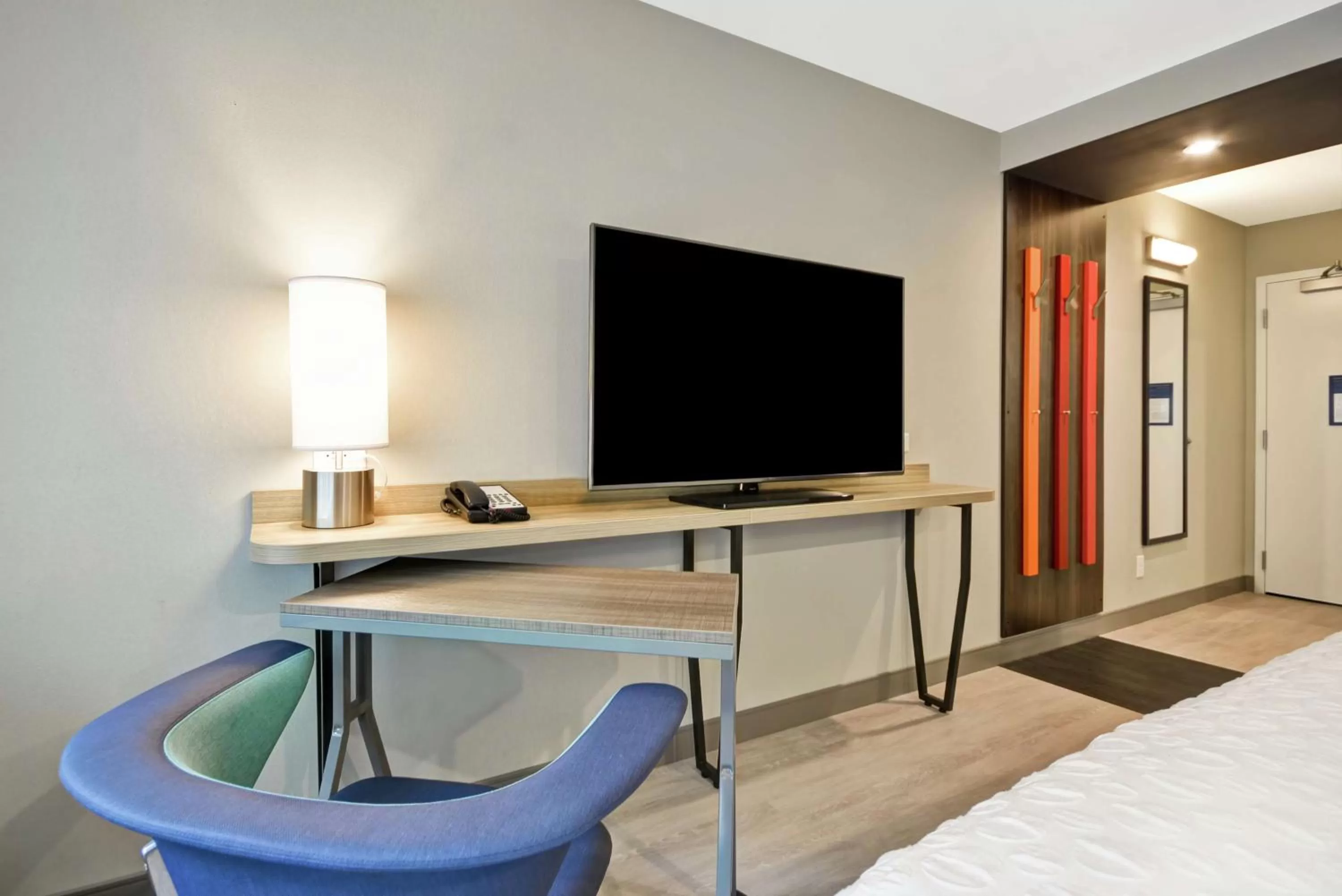 Bedroom, Bed in Tru By Hilton Chicopee Springfield