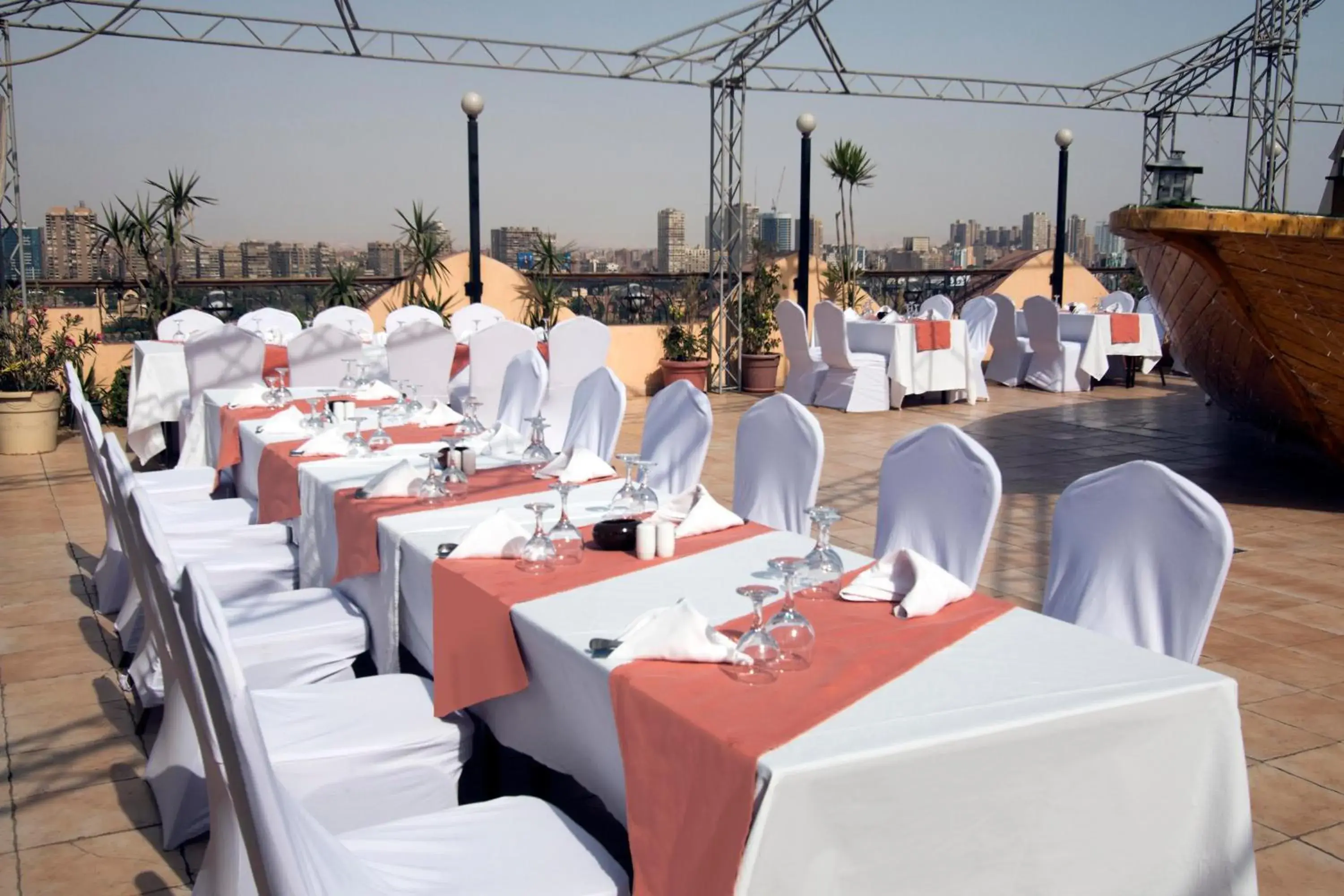 Restaurant/Places to Eat in Swiss Inn Nile Hotel