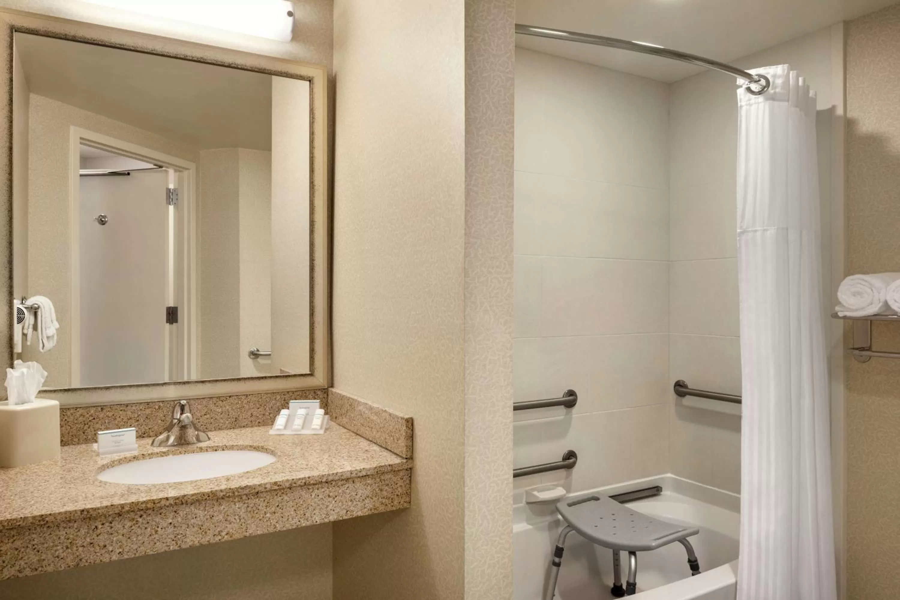 Bathroom in Hilton Garden Inn Minneapolis Downtown