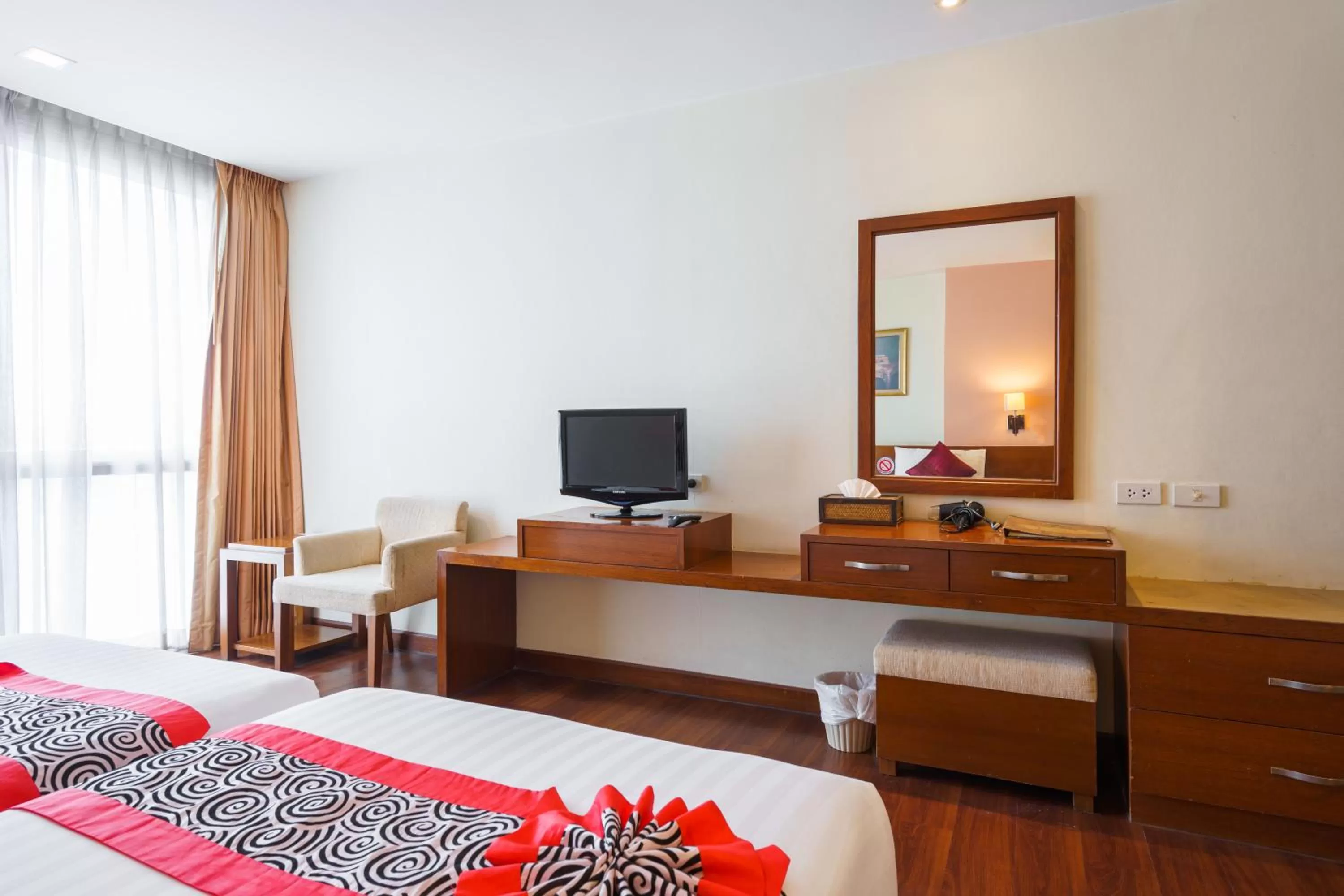 Photo of the whole room, Bed in Lantana Resort Hotel Bangkok