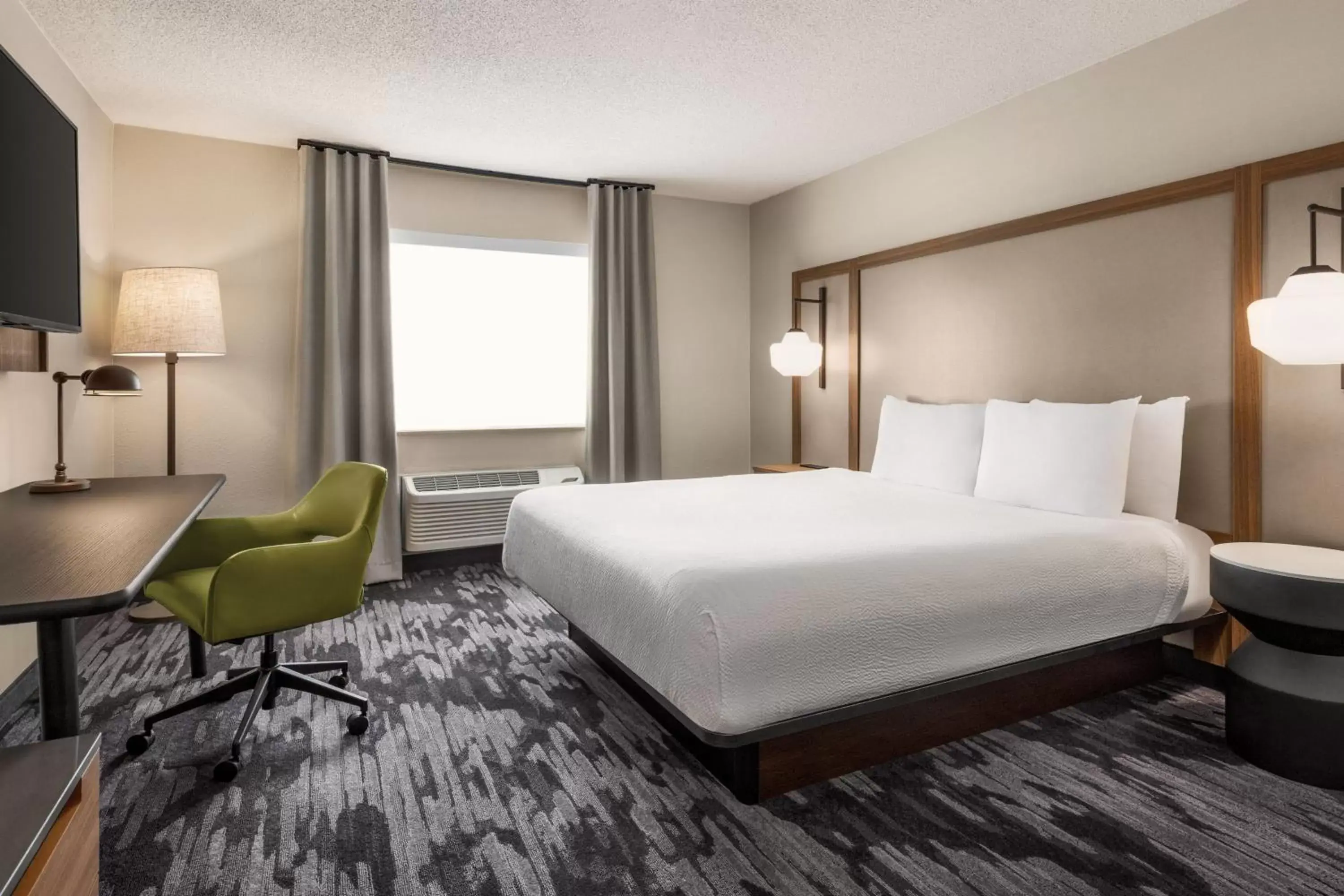 Photo of the whole room, Bed in Fairfield Inn & Suites Findlay