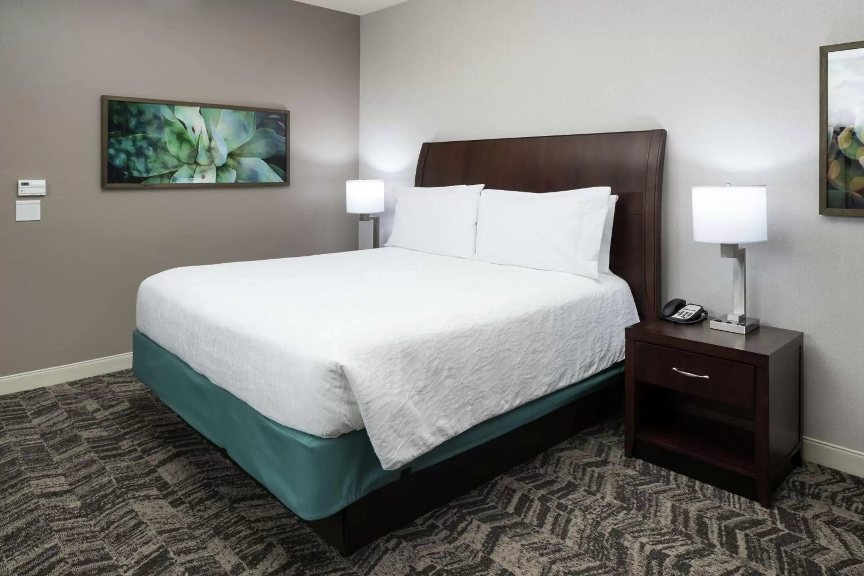 Bed in Hilton Garden Inn DFW North Grapevine