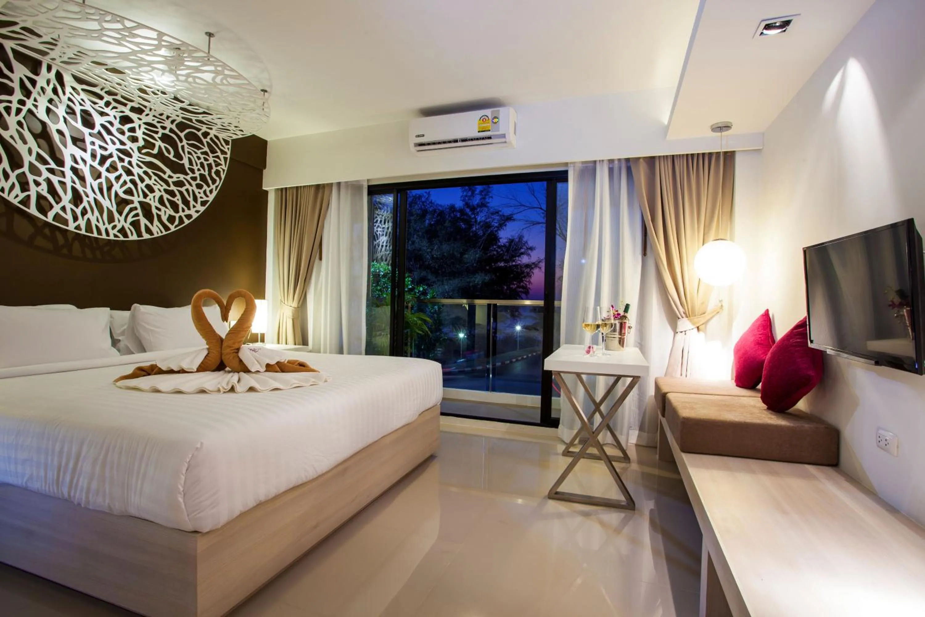 Photo of the whole room, Bed in Coral Inn