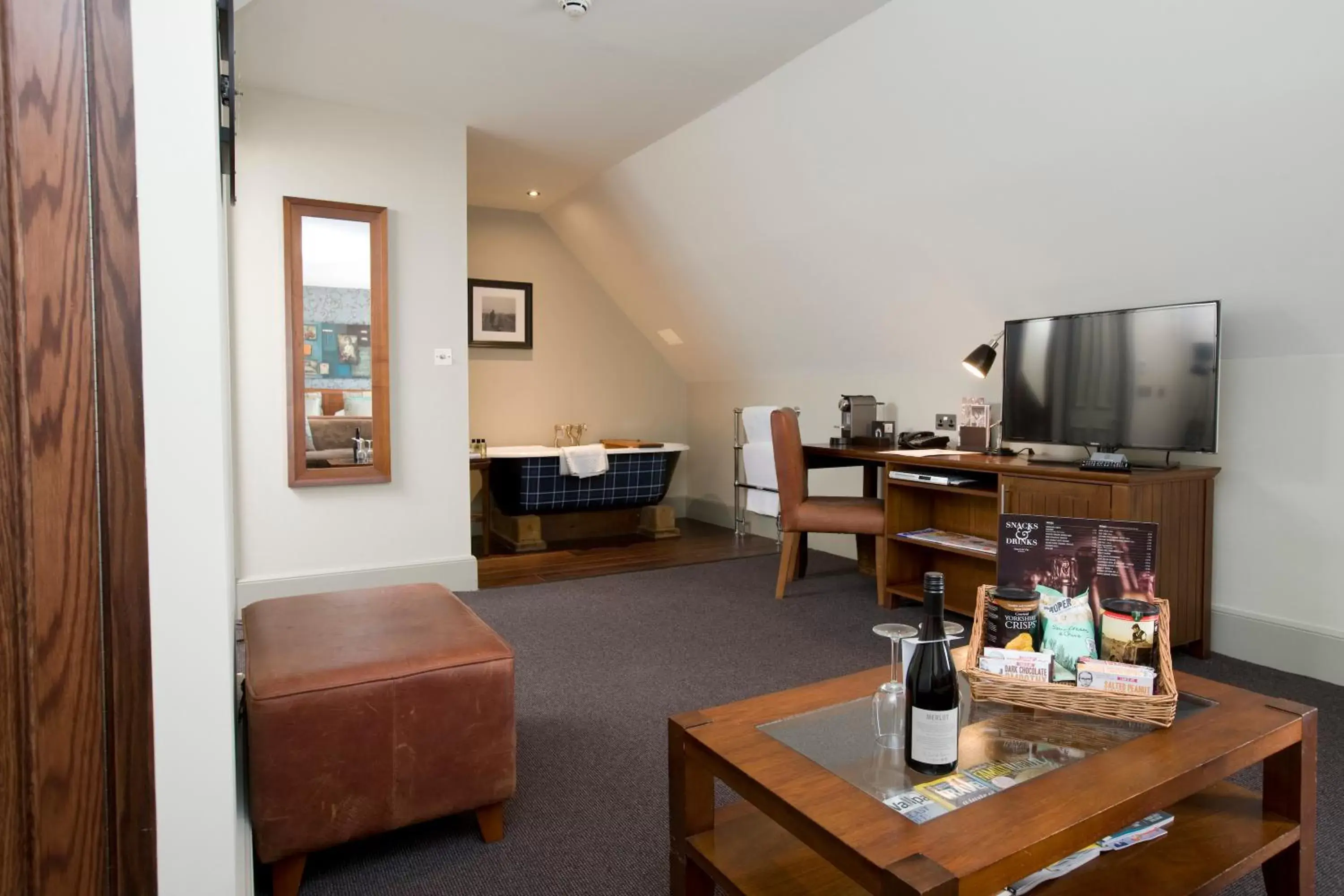 Living room, TV/Entertainment Center in Hotel Du Vin Edinburgh