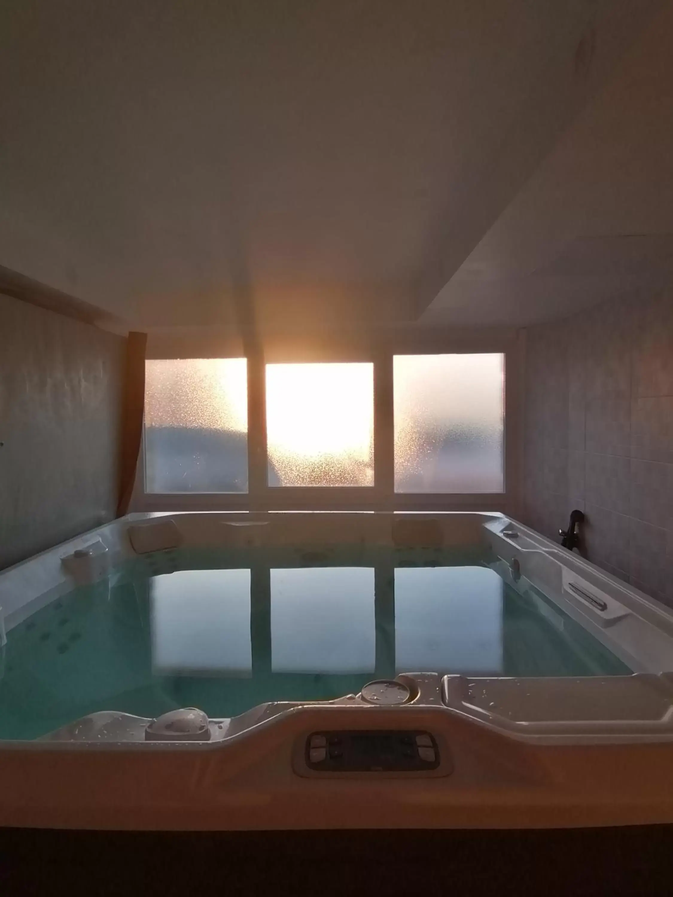 Swimming Pool in La bulle d'Etel, chambres & spa