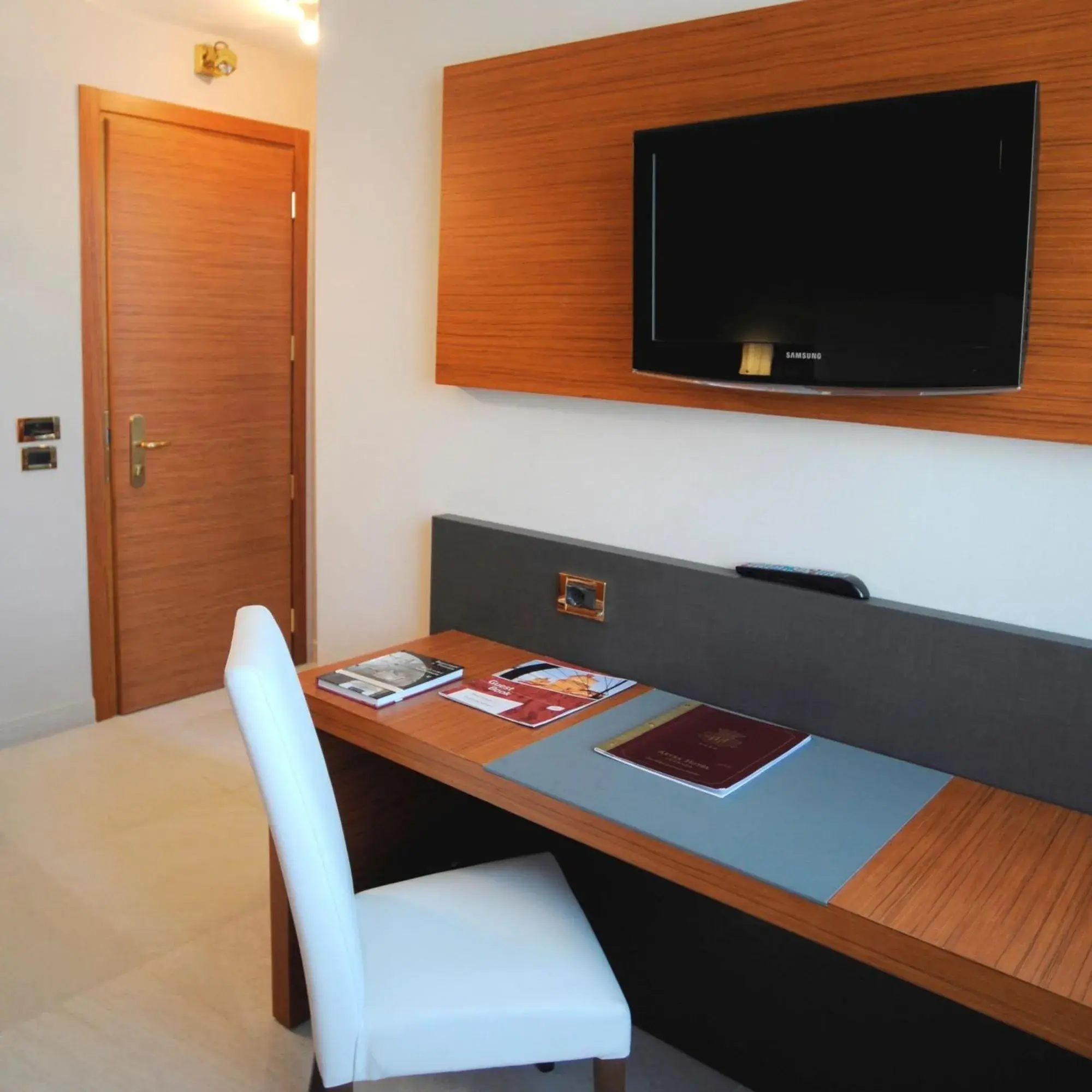 TV and multimedia, TV/Entertainment Center in Astra Hotel