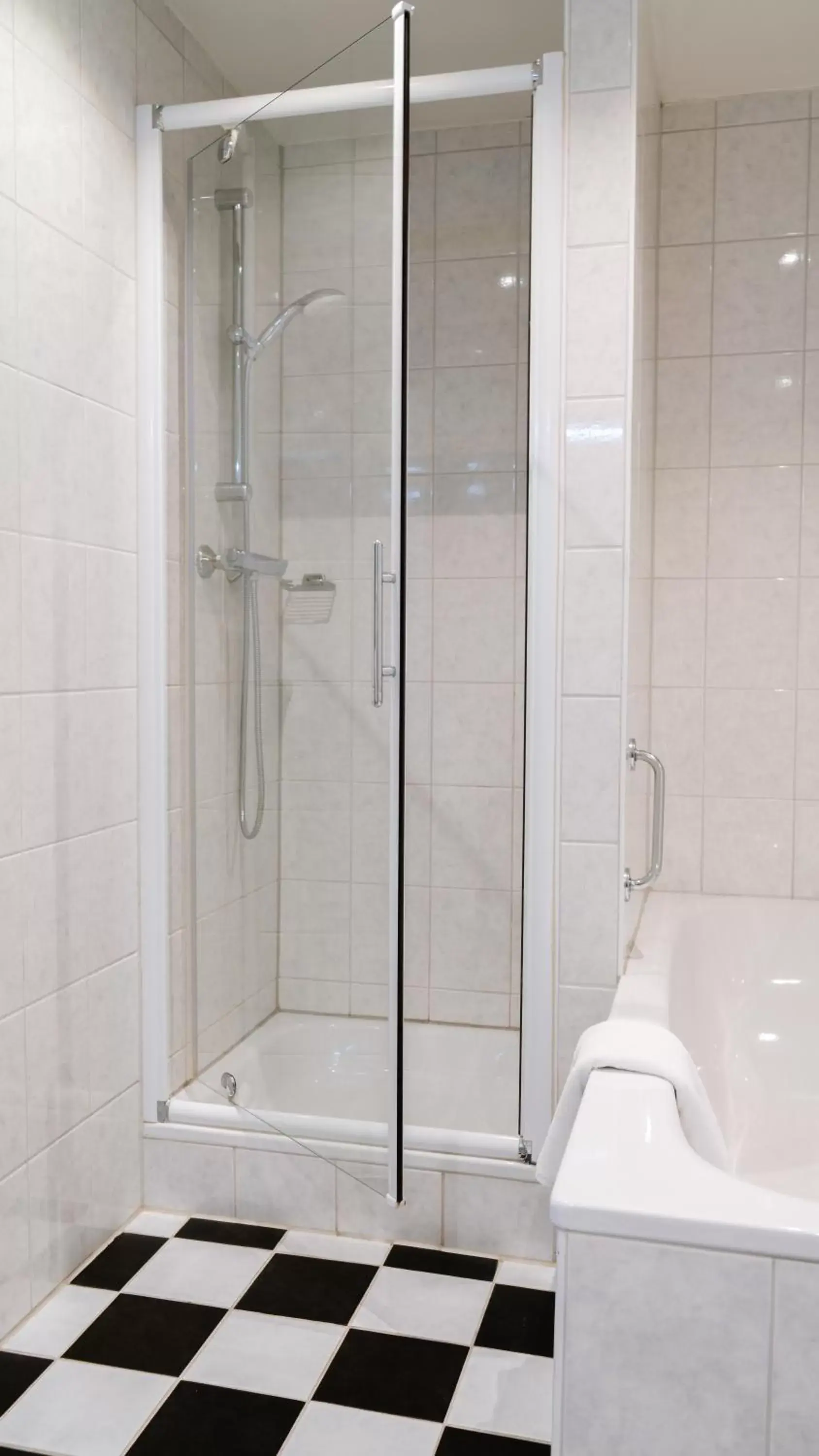 Shower, Bathroom in Stadshotel De Klok