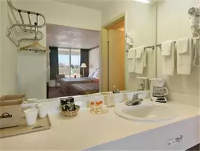 King Room - Non-Smoking in Days Inn by Wyndham Dickson King Room - Non-Smoking in Days Inn by Wyndham Dickson