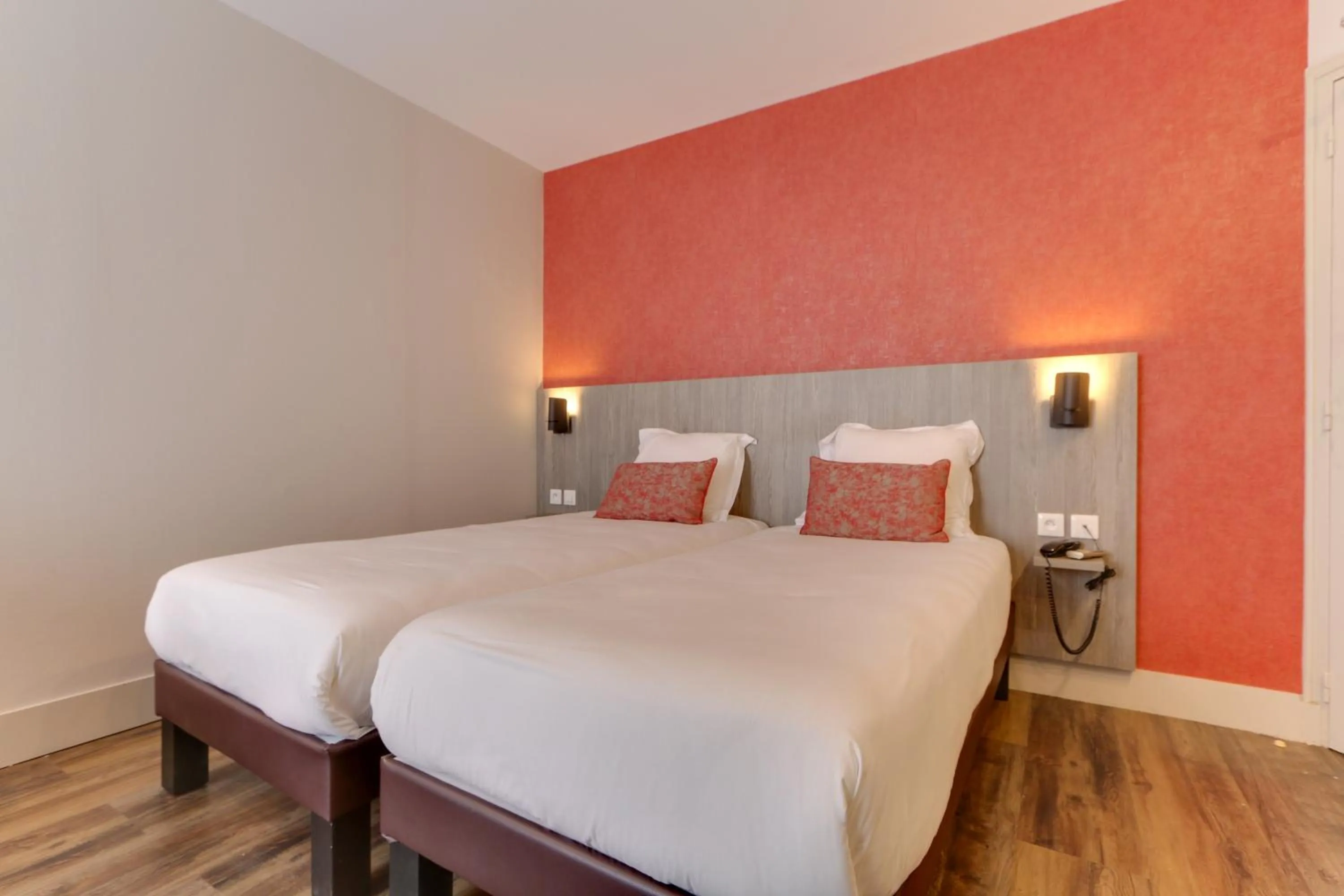 Bed in Sure Hotel by Best Western Paris Gare du Nord