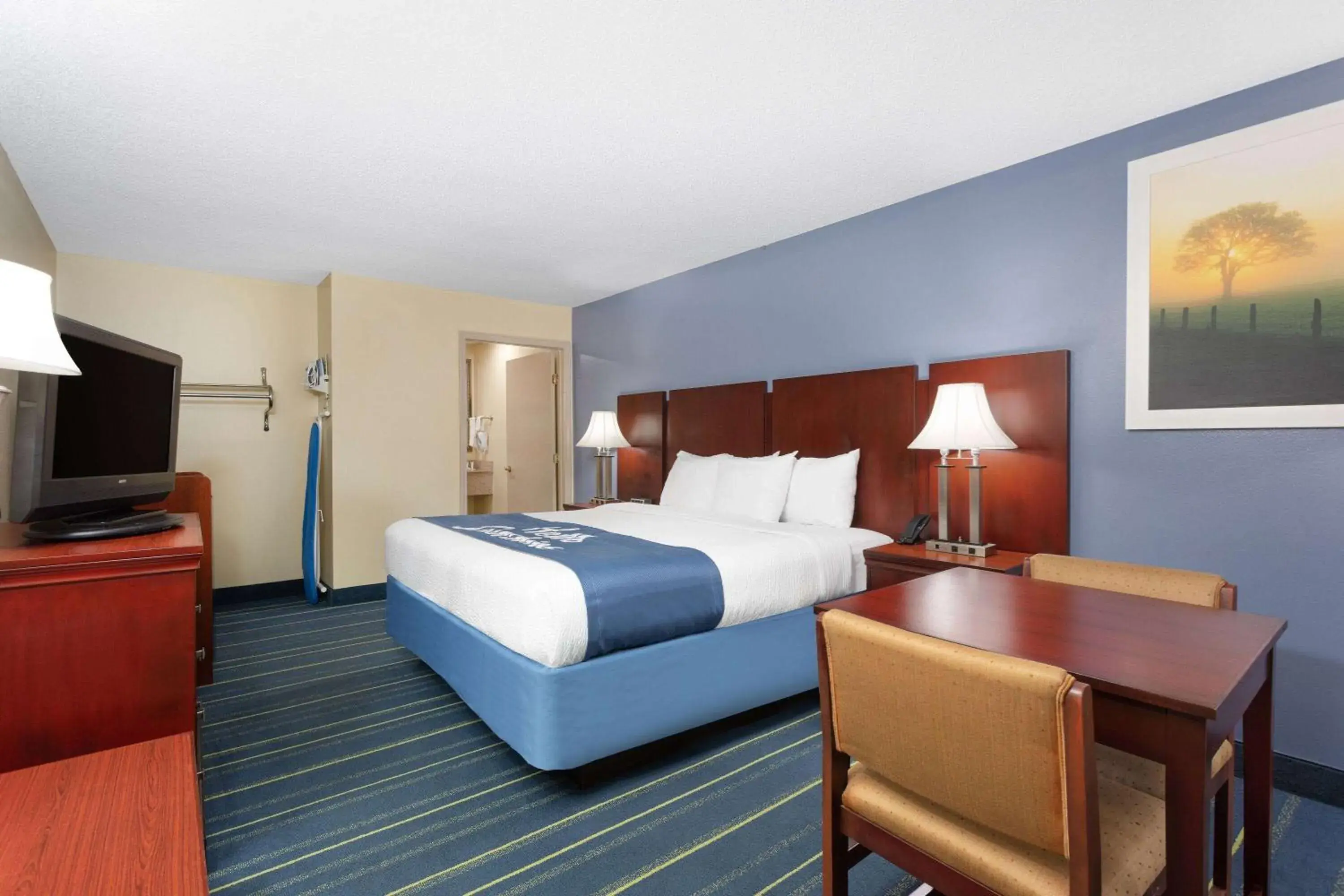 Photo of the whole room, Bed in Days Inn by Wyndham Chipley