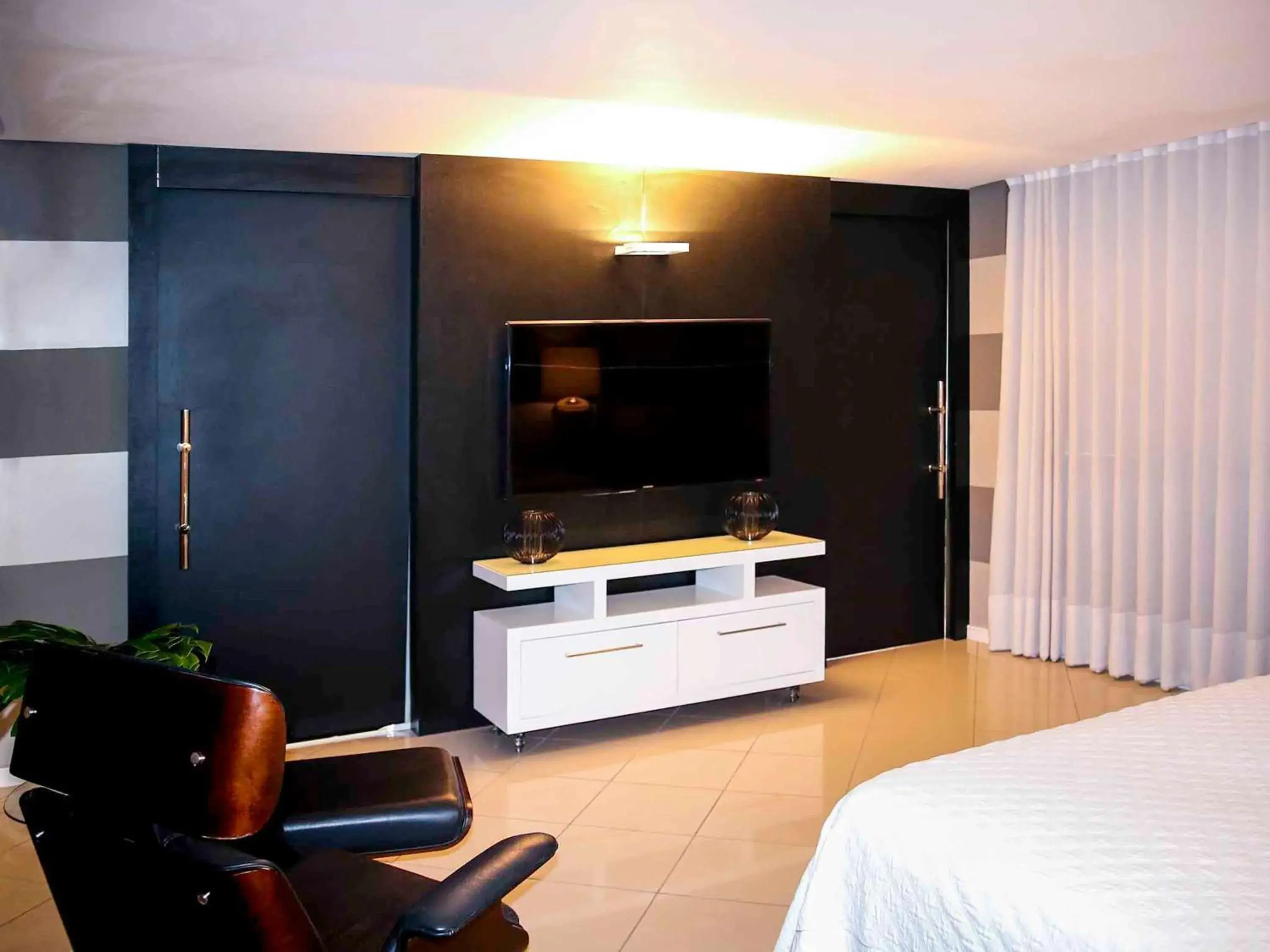 Bedroom, TV/Entertainment Center in Grand Mercure Belem do Para