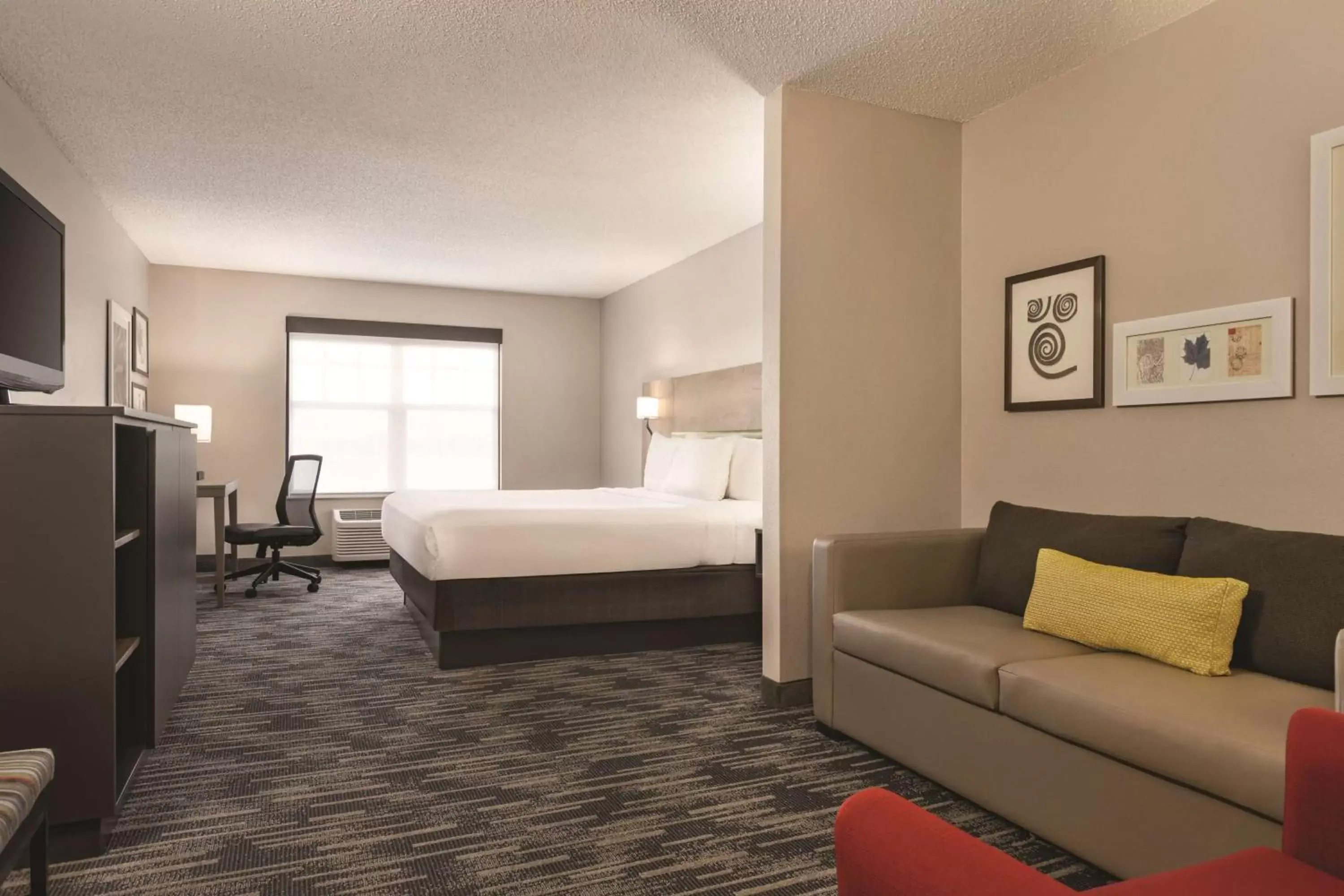 Photo of the whole room, Bed in Country Inn & Suites by Radisson, St. Cloud East, MN