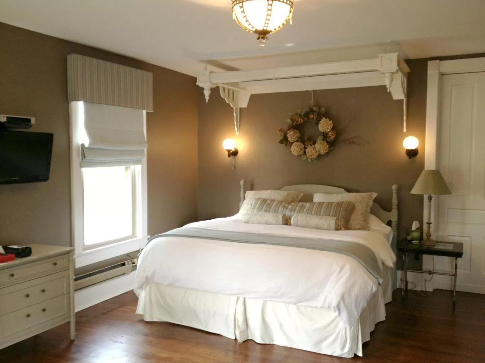 Bed in The Inn at Ragged Edge