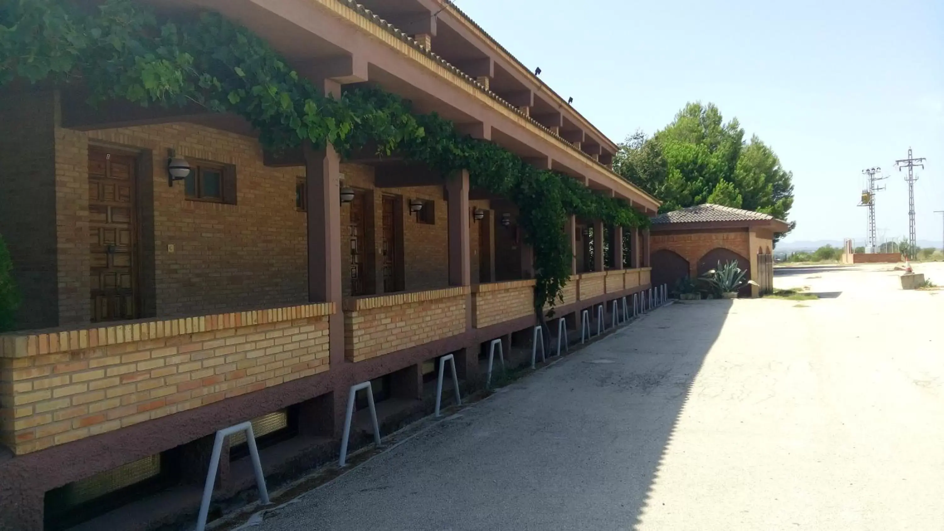 Facade/entrance, Property Building in Hotel-Motel Sol II