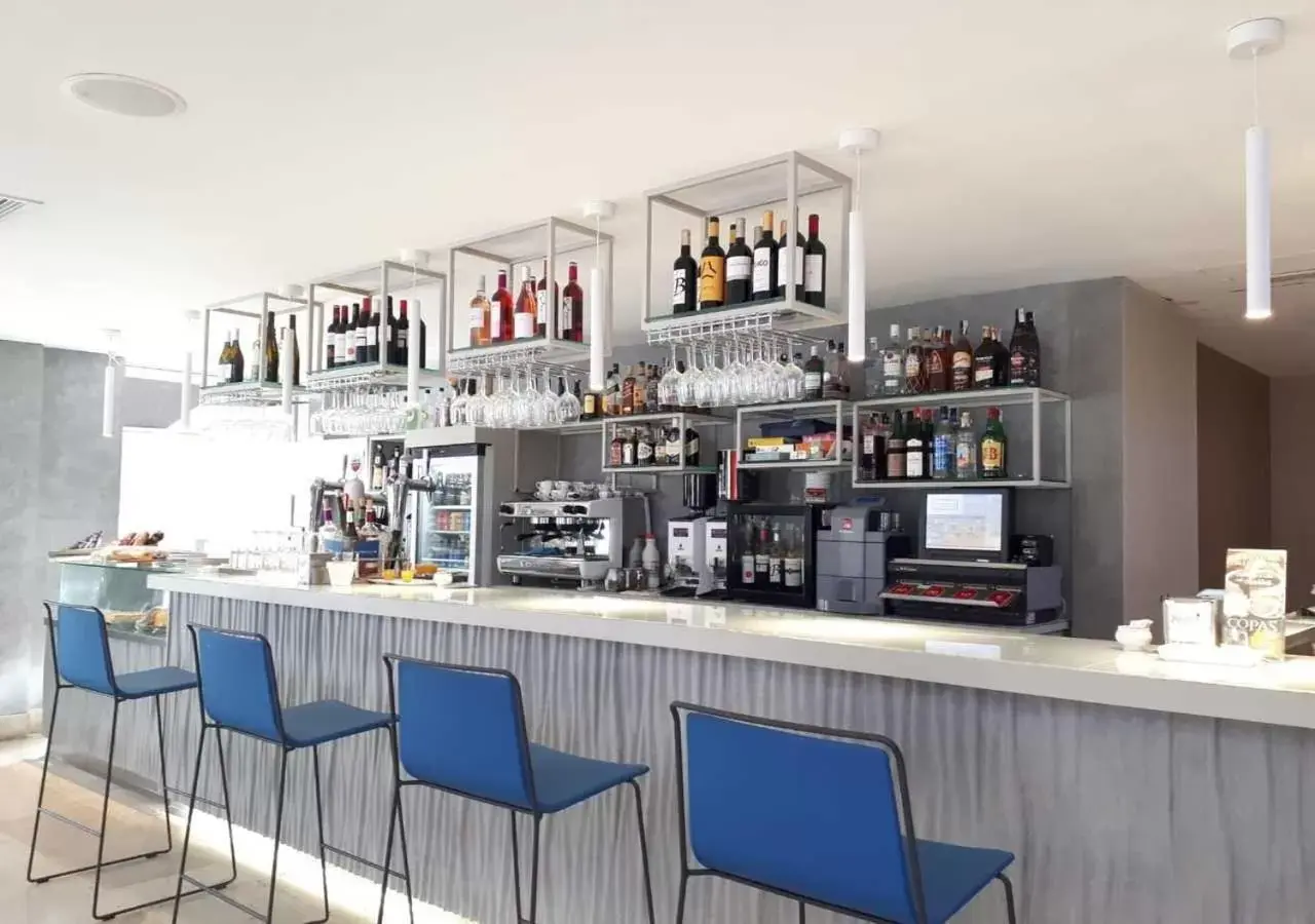 Communal lounge/ TV room, Lounge/Bar in Hotel Centro Los Braseros