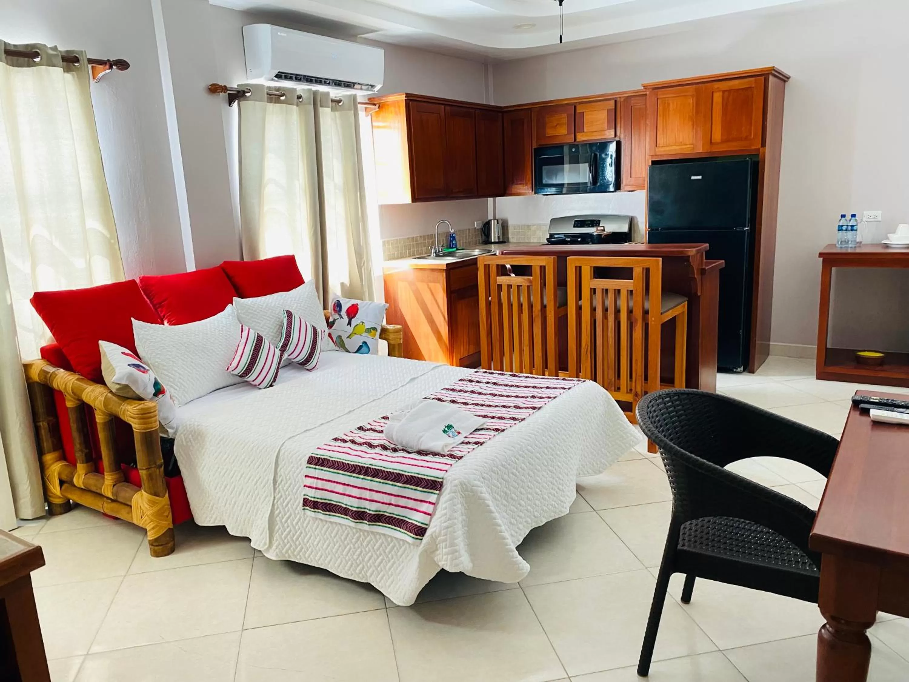 Bedroom, Bed in La Isla Resort