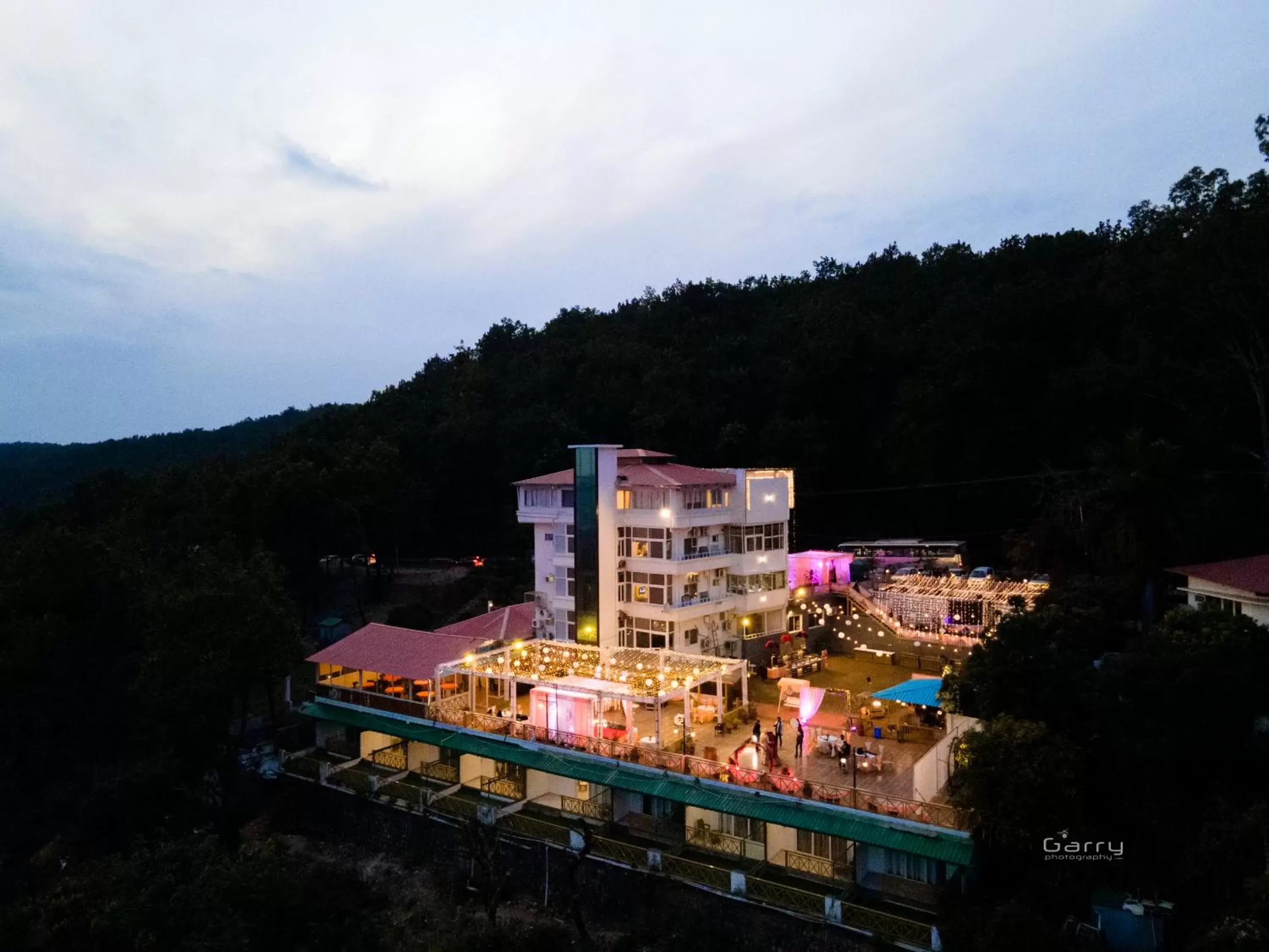 Garden in Hotel Rajpur Heights