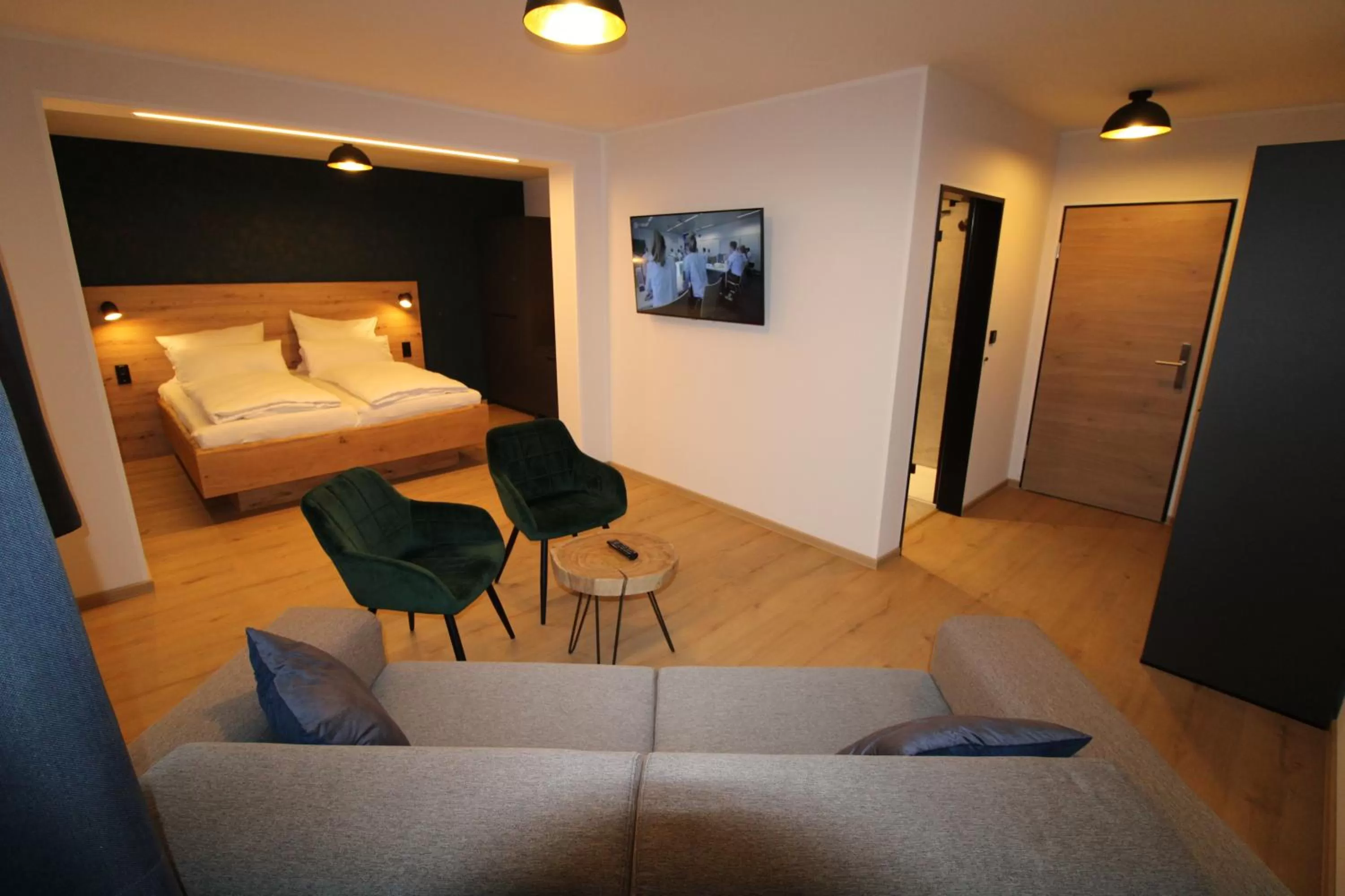 Bed in DER Hirsch Hotel