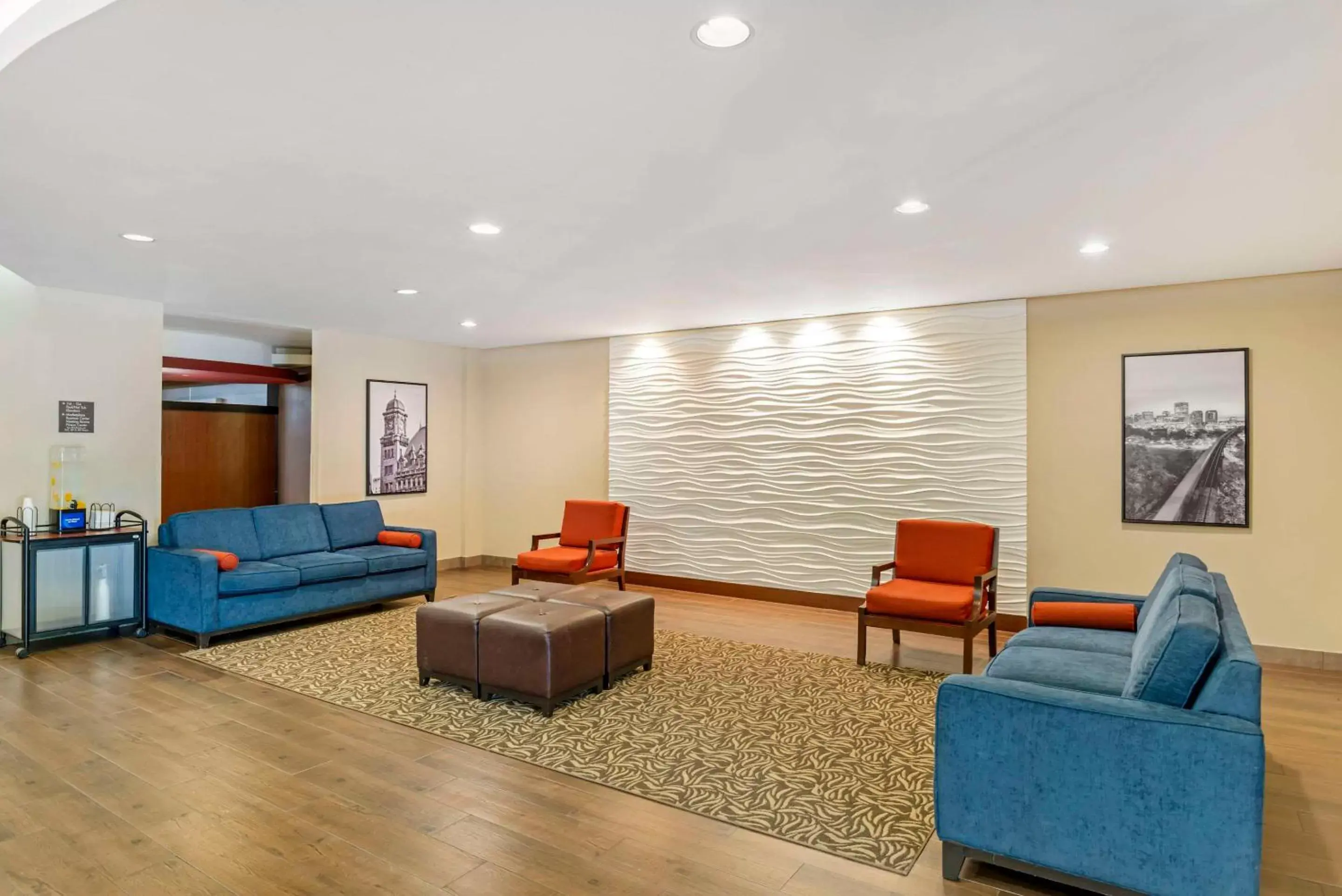 Lobby or reception, Seating Area in Comfort Suites at Virginia Center Commons
