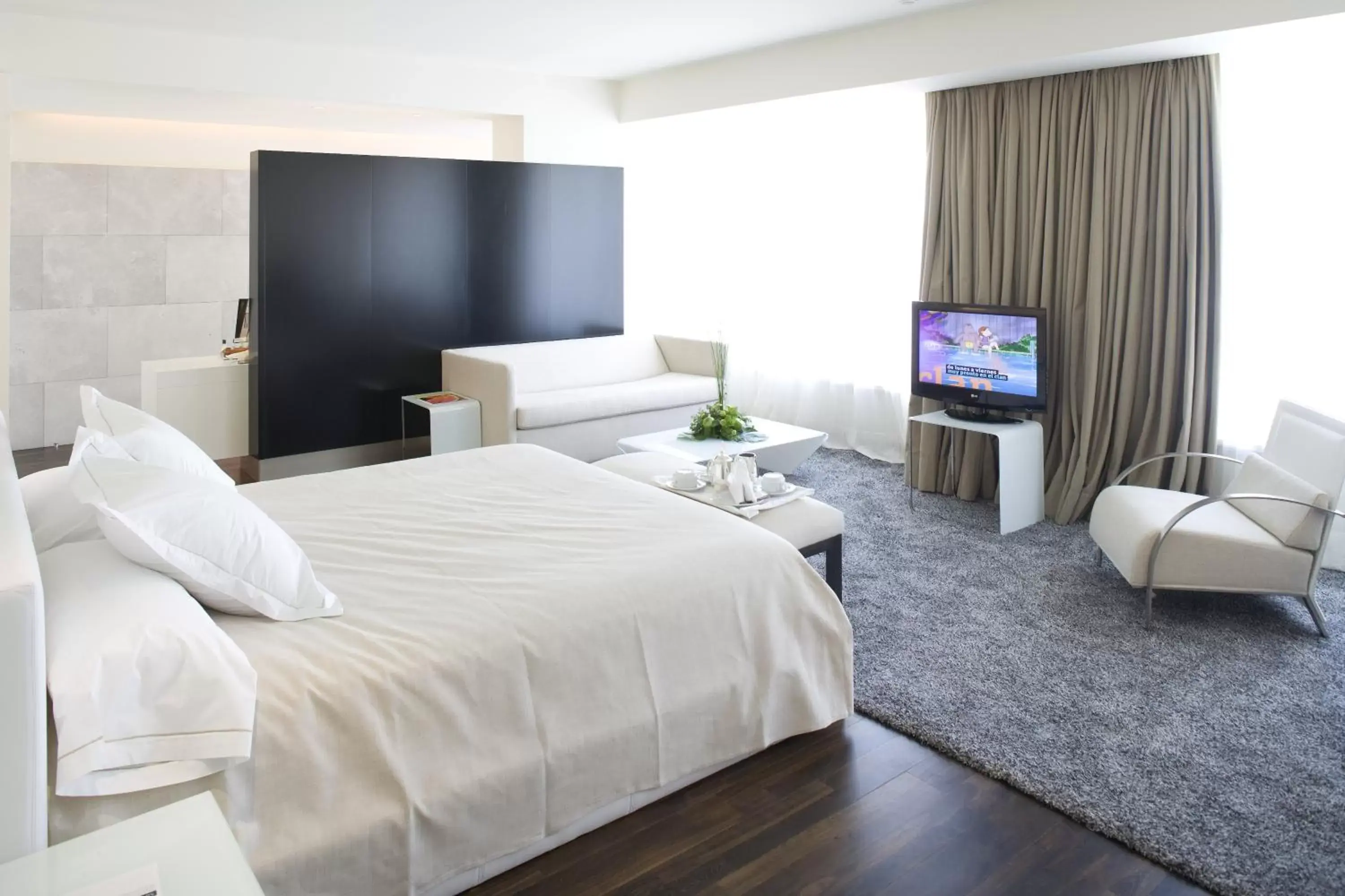 Photo of the whole room, Bed in Parador de Alcalá de Henares