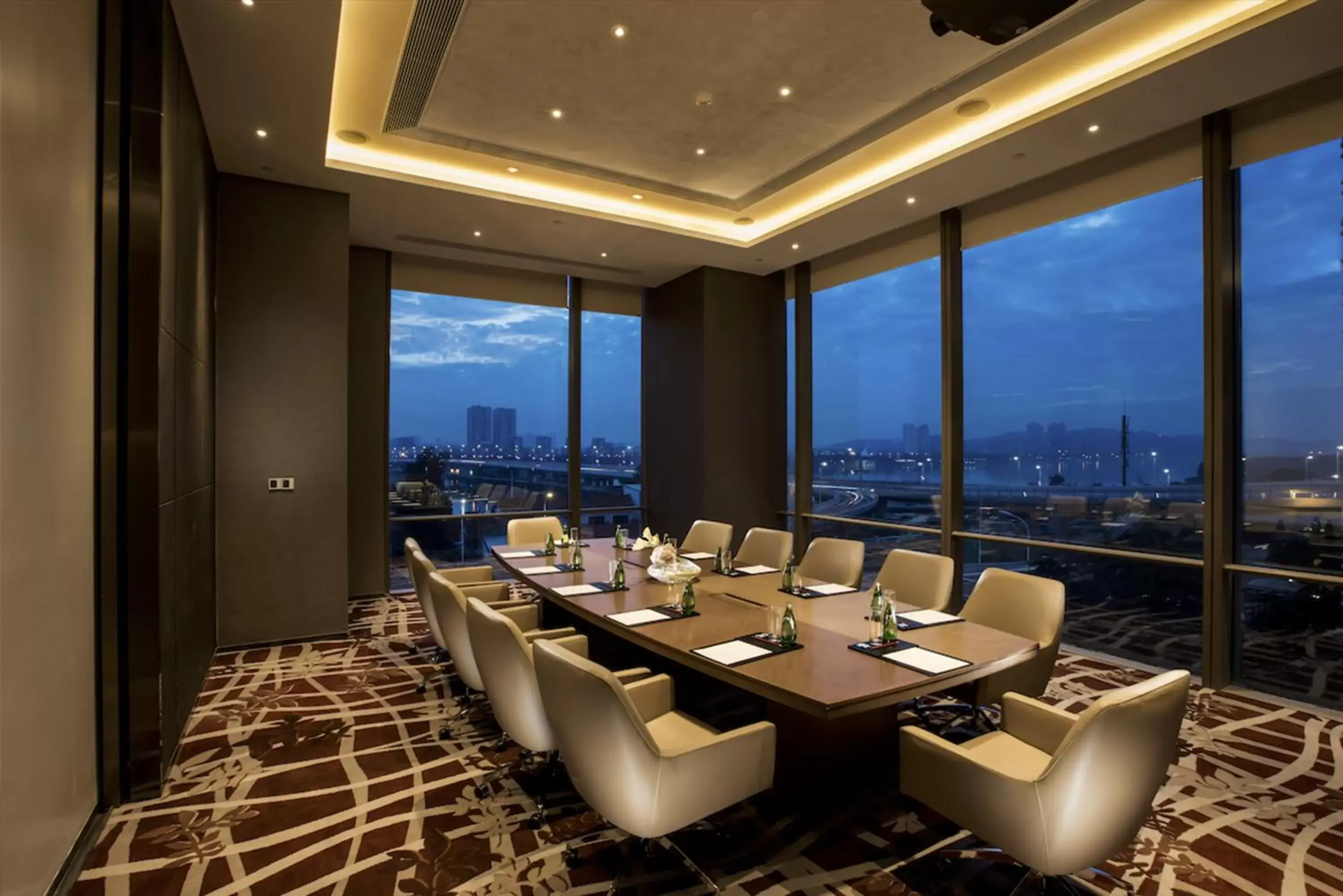 Meeting/conference room, Restaurant/Places to Eat in Crowne Plaza Fuzhou Riverside, an IHG Hotel