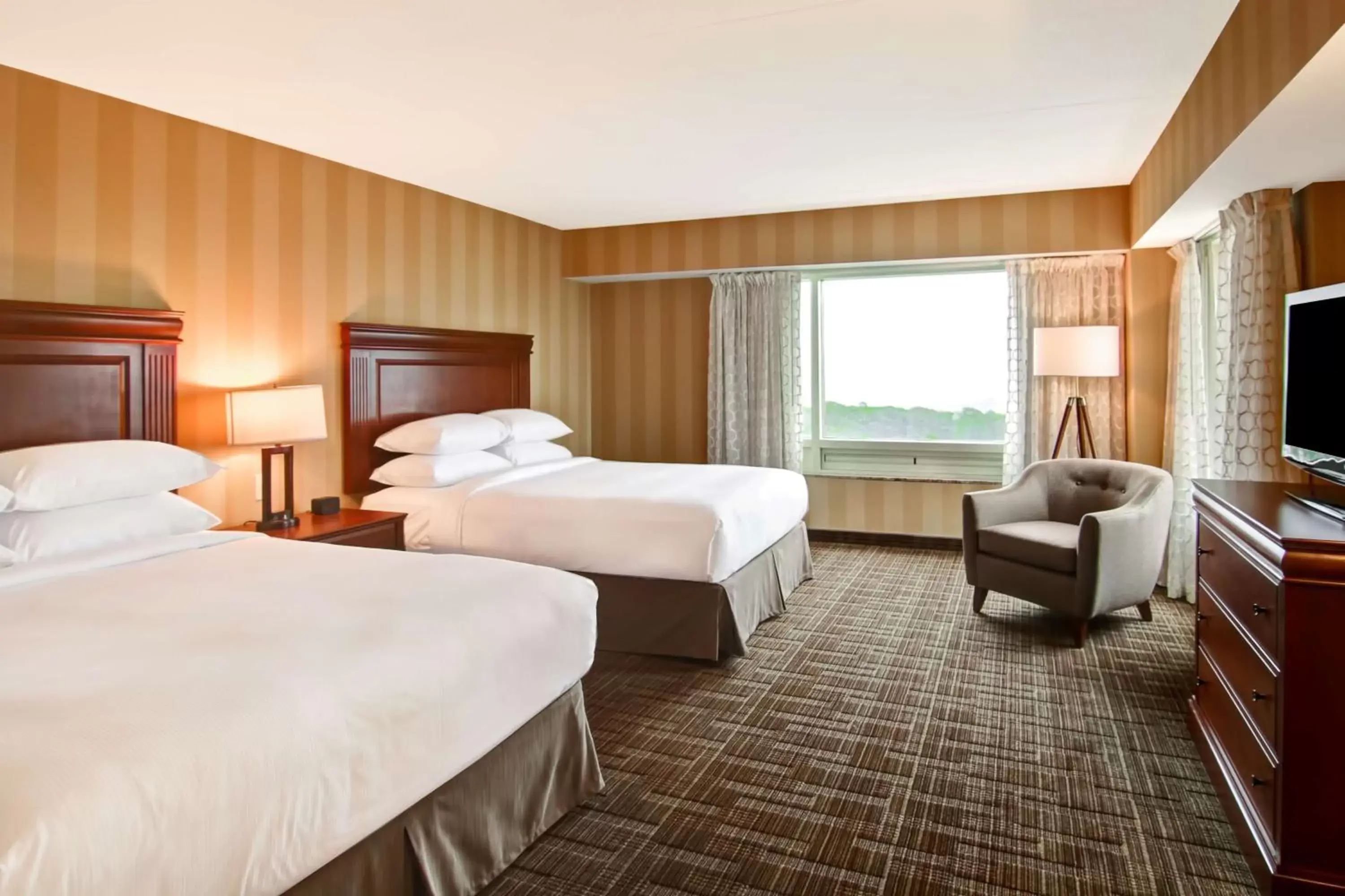 Bed in DoubleTree Fallsview Resort & Spa by Hilton - Niagara Falls