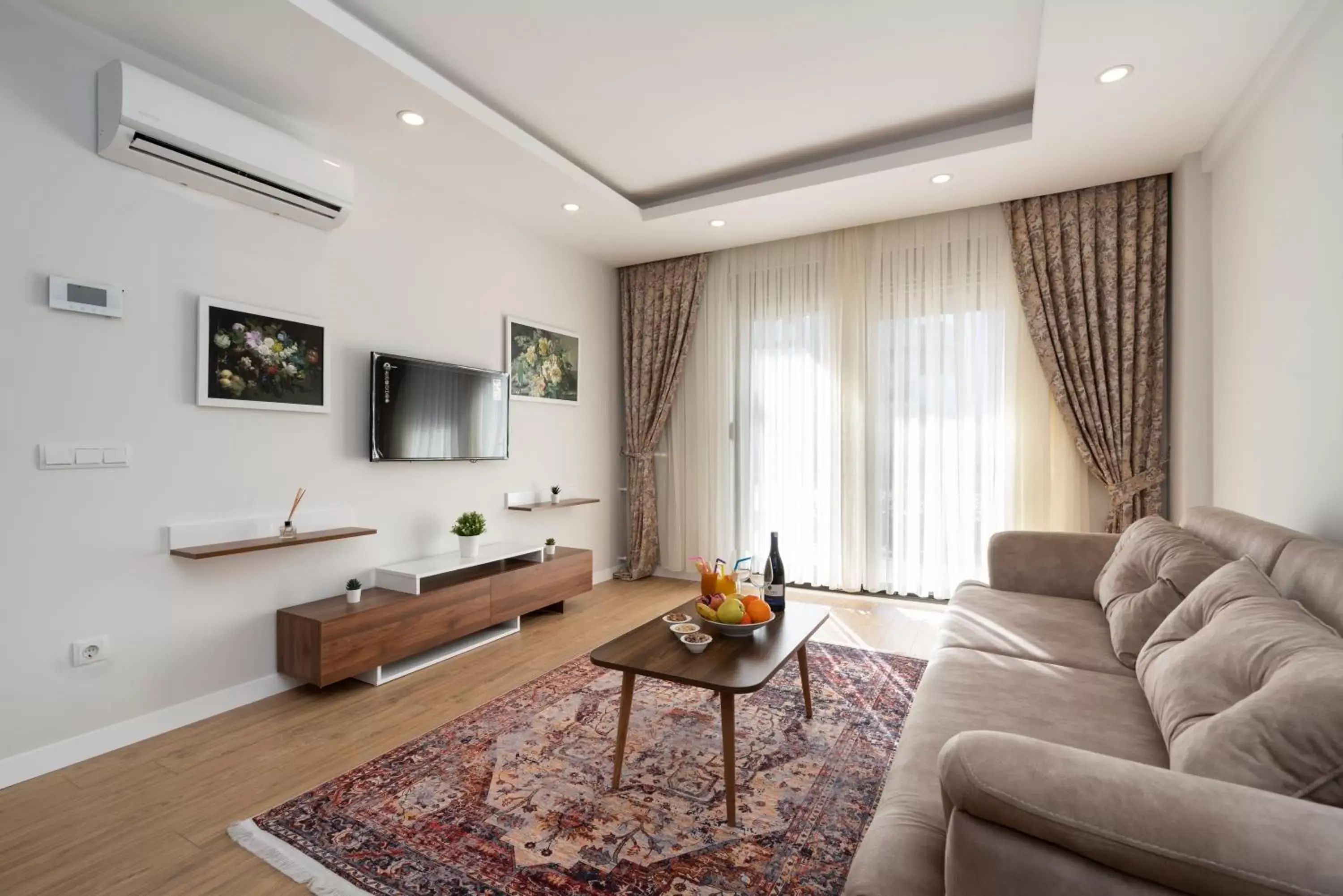 Communal lounge/ TV room, Seating Area in Veranda Suites