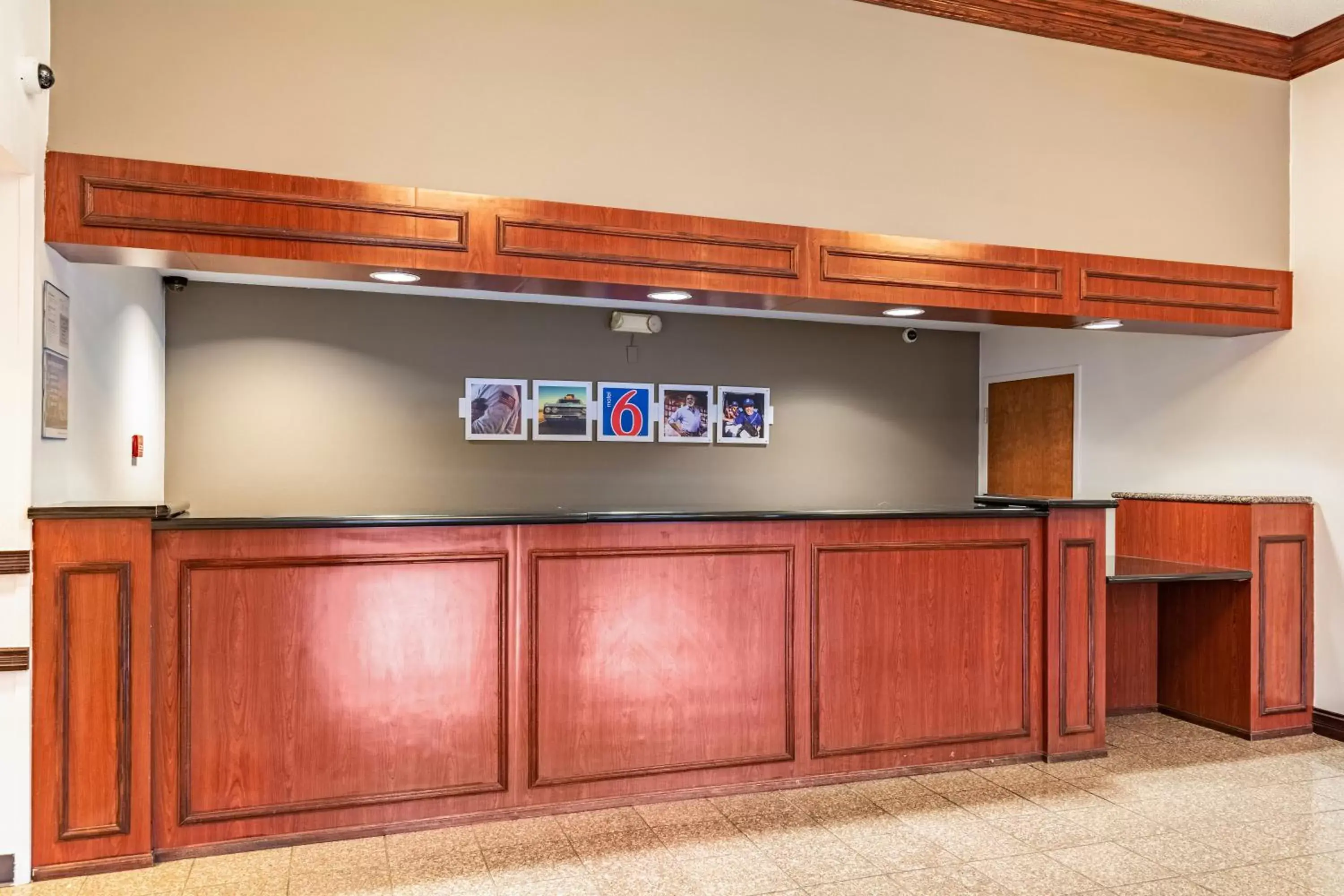 Lobby or reception in Motel 6 Walton, KY - Richwood - Cincinnati Airport South