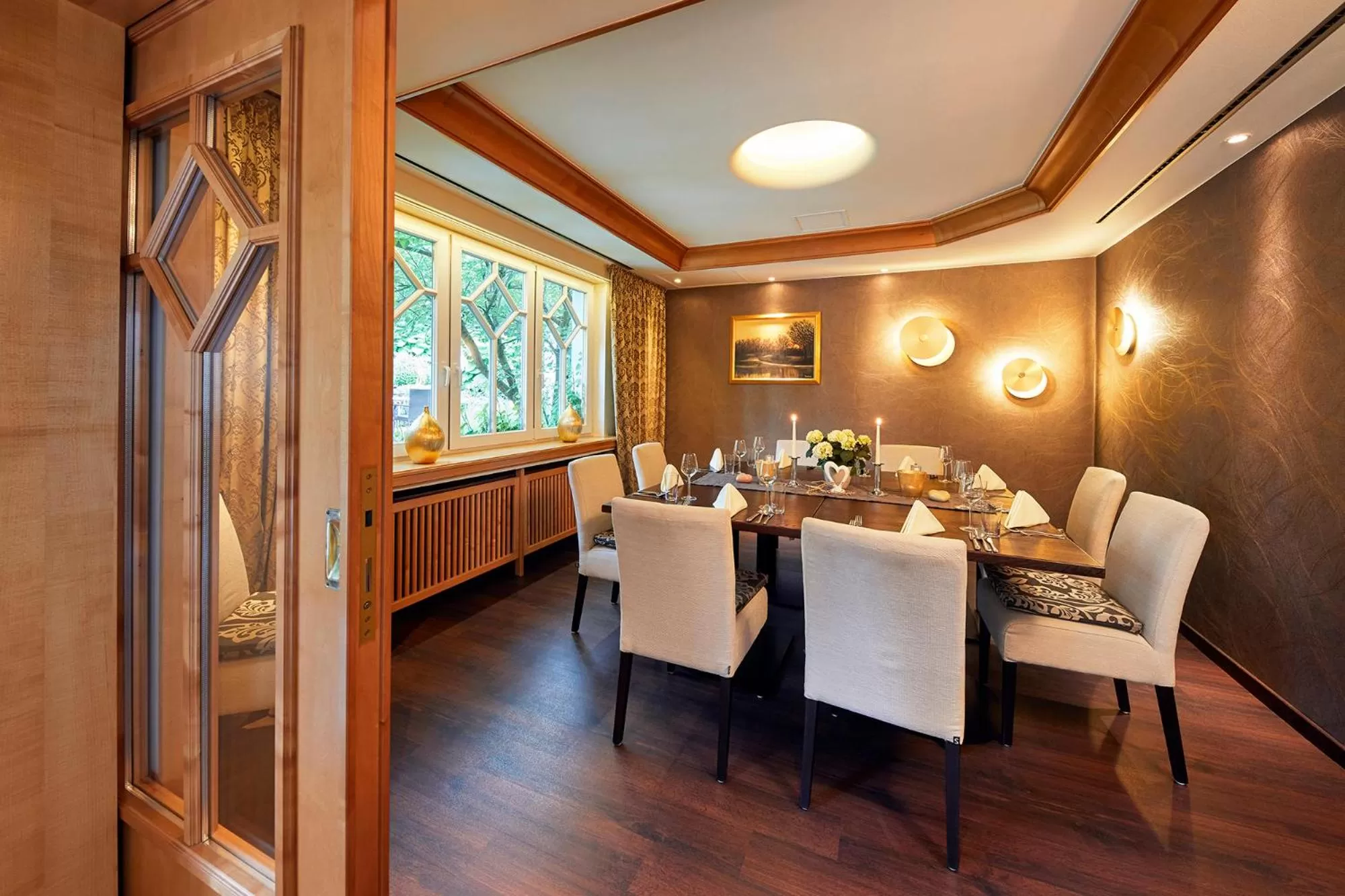 Restaurant/places to eat in Engemann Kurve