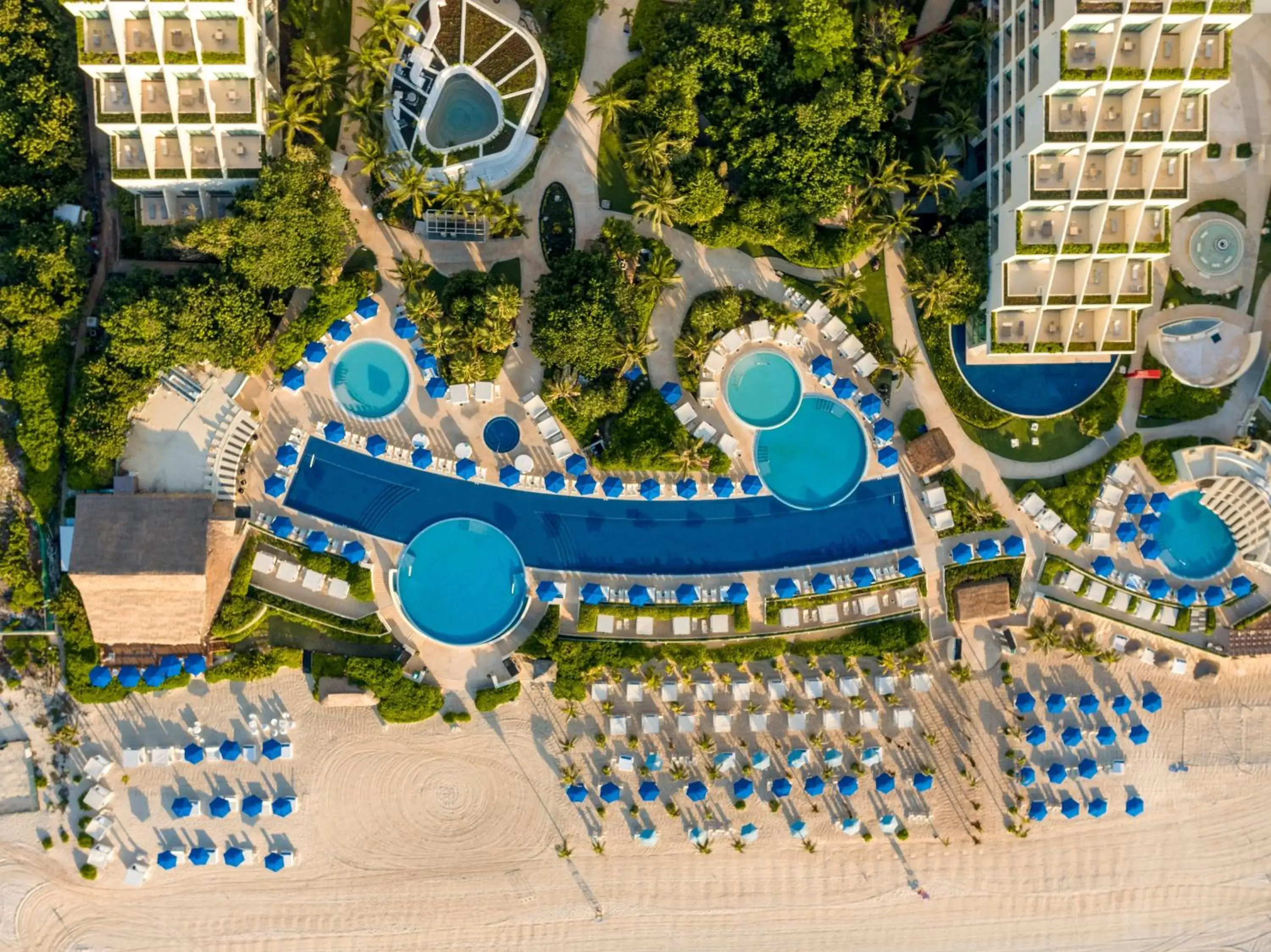 Property building, Bird's-eye View in Live Aqua Beach Resort Cancun