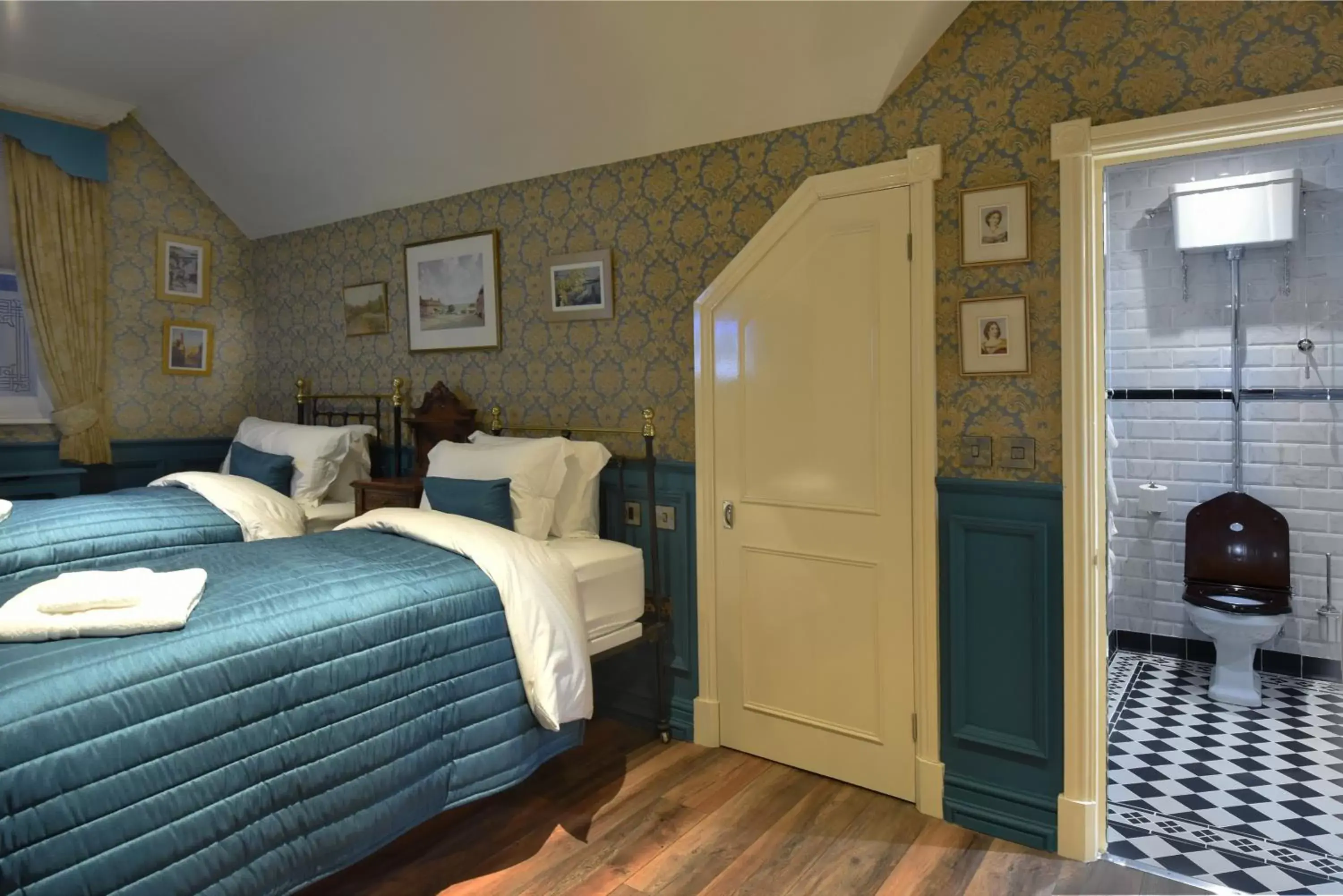 Family Room in The Aston Tavern Family Room in The Aston Tavern