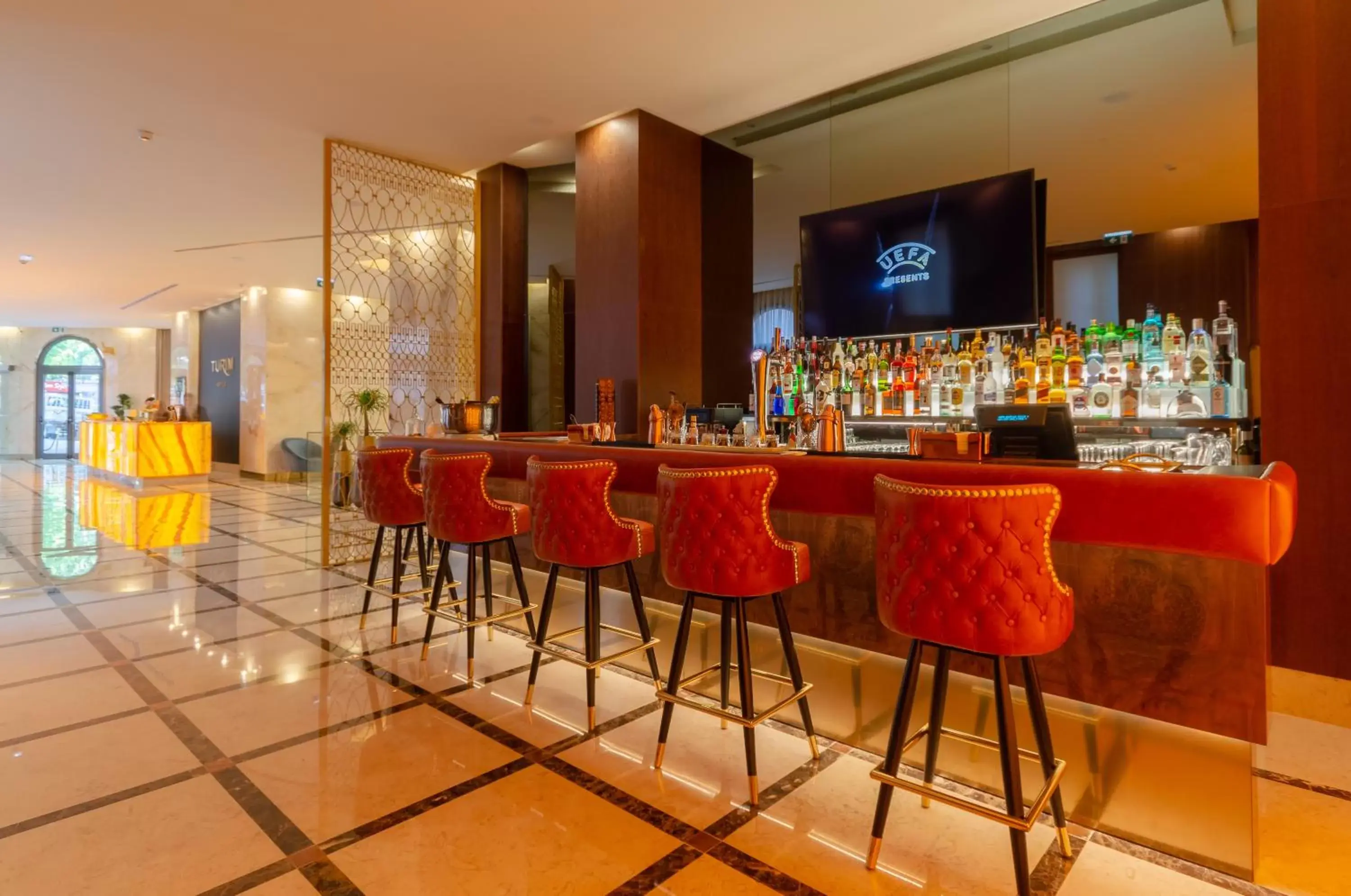 Lobby or reception, Lounge/Bar in TURIM Boulevard Hotel