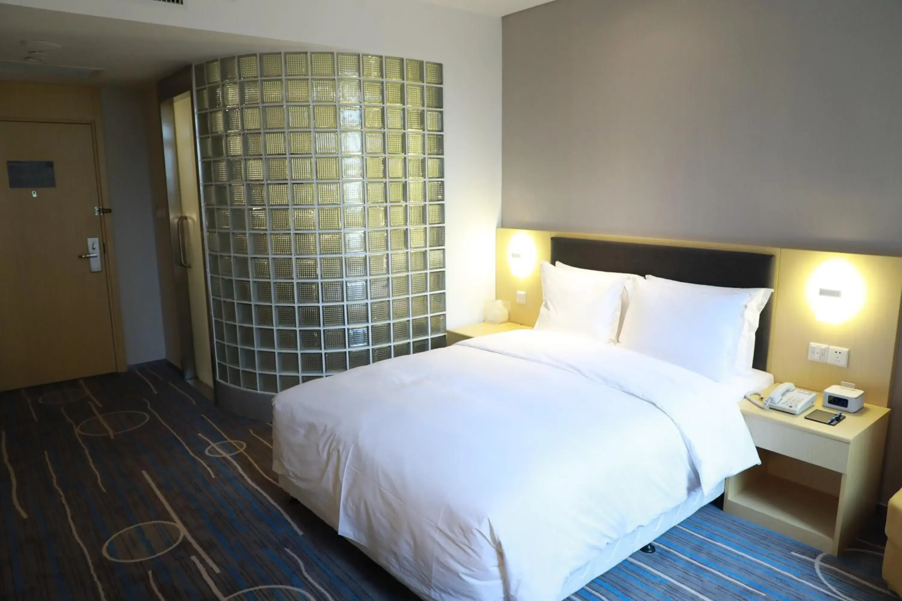 Photo of the whole room, Bed in Holiday Inn Express Shijiazhuang Heping, an IHG Hotel