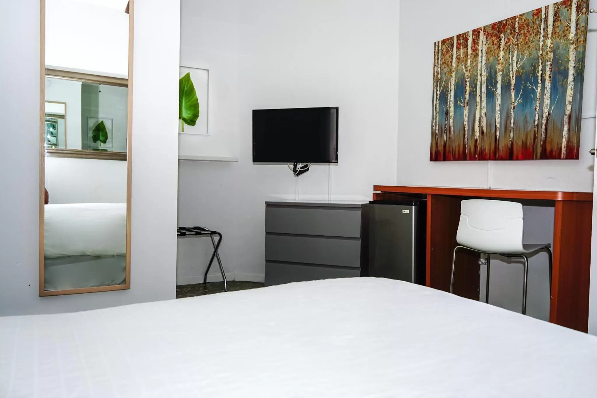 Bed, TV/Entertainment Center in Navona Studios