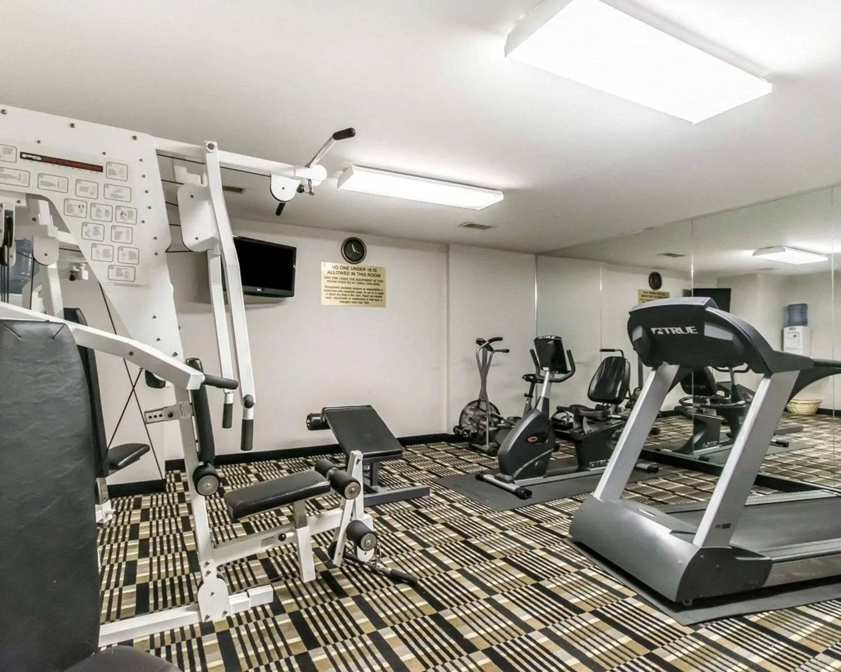 Fitness centre/facilities, Fitness Center/Facilities in Quality Inn & Suites University/Airport