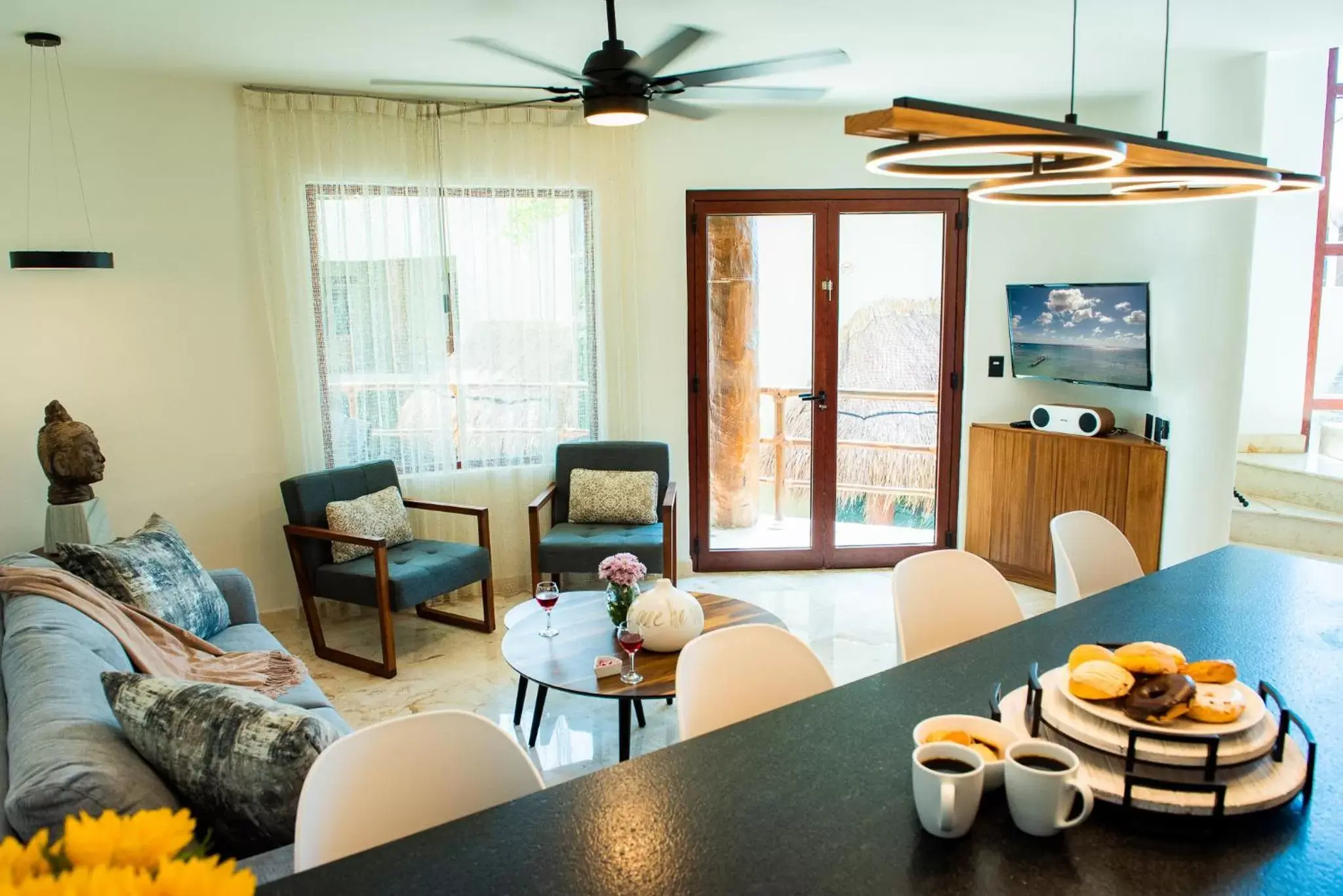 Seating area in Maya Villa Condo Hotel and Beachclub