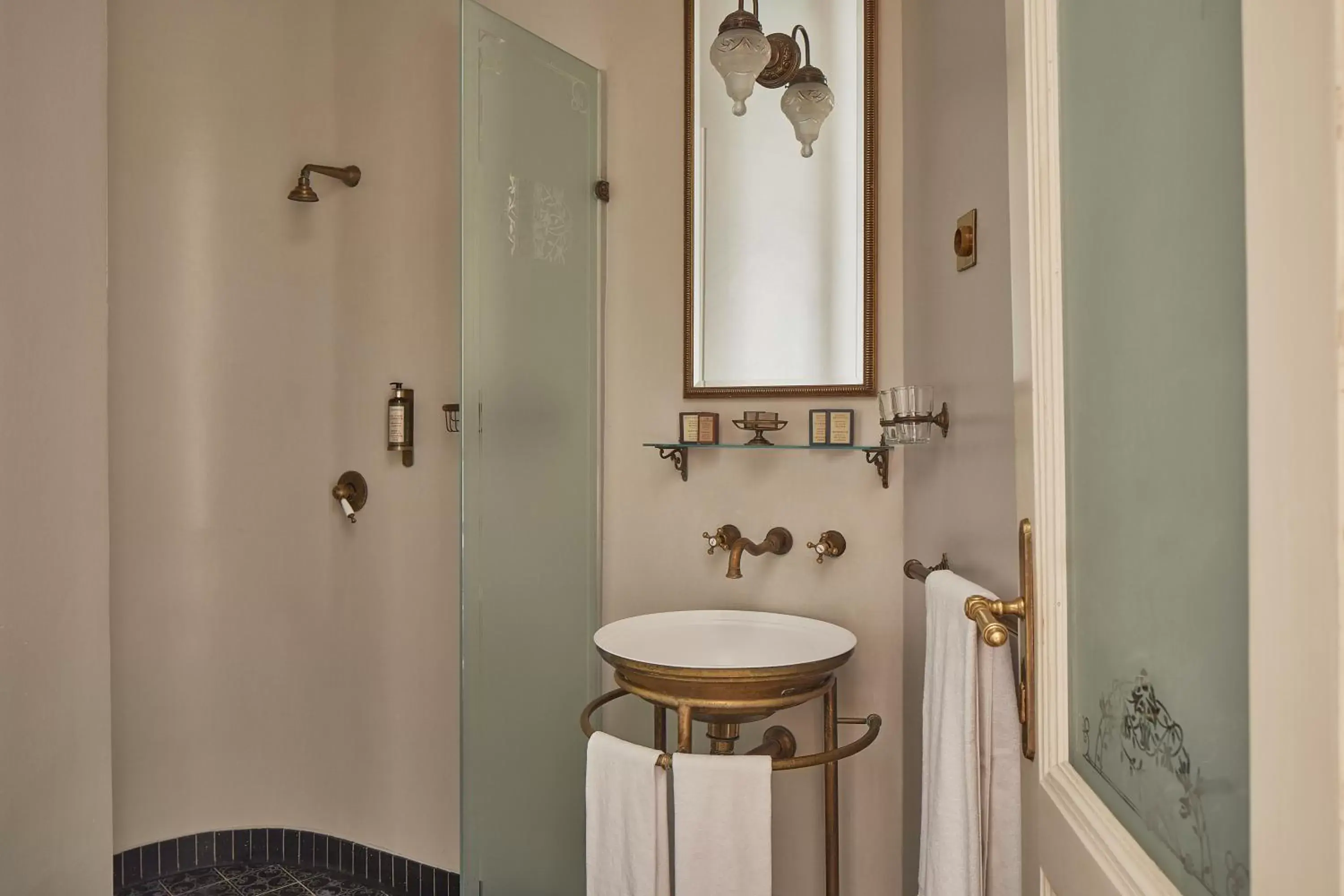 Bathroom in Gerlóczy Boutique Hotel