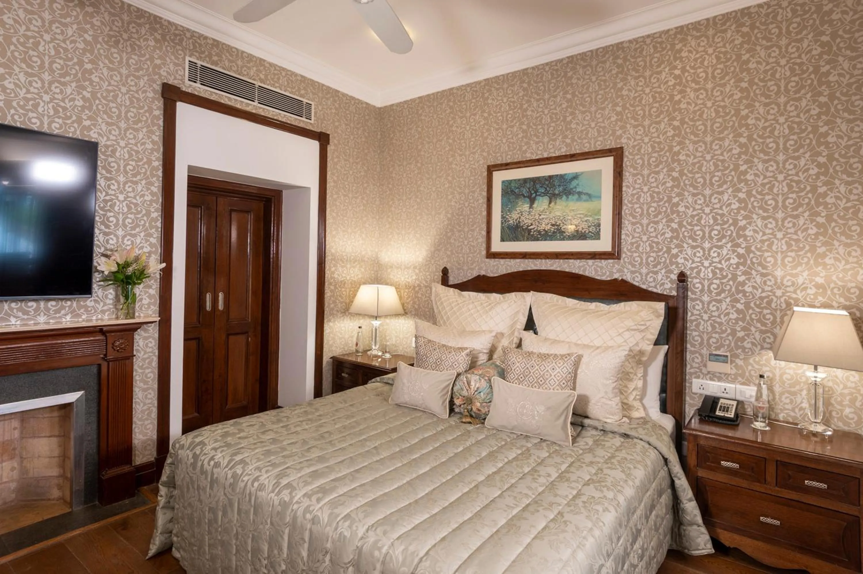 Bed in The Claridges Nabha Residence