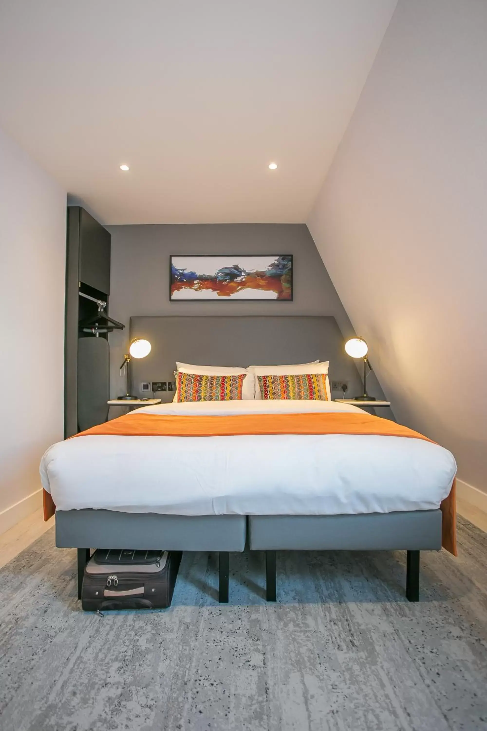 Bed in Grafton Street Studios by City Break Apartments